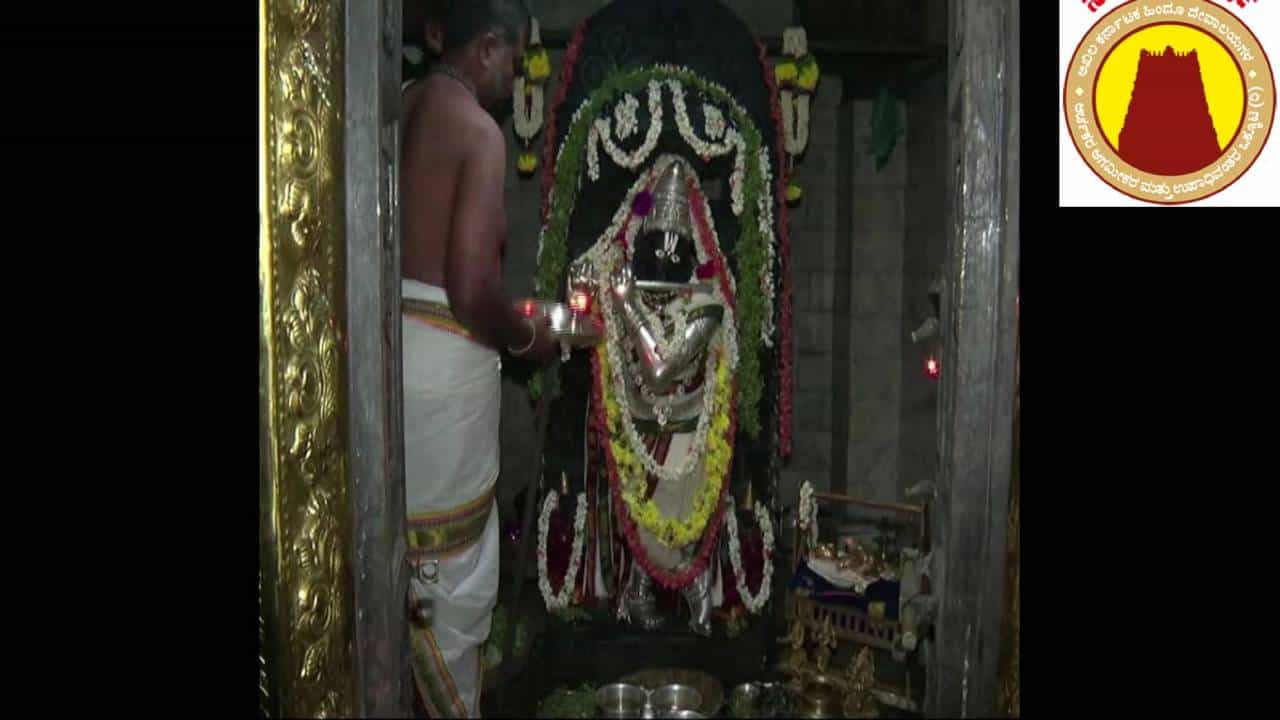 ತಿರುಪತಿ ಲಡ್ಡು ಪ್ರಸಾದ ಬಳಸದಿರಲು ನಿರ್ಧರಿಸಿದ ಕರ್ನಾಟಕದ ಅರ್ಚಕರು! ತಿರುಪತಿ ಲಡ್ಡು ಪ್ರಸಾದ ಬಳಸದಿರಲು ನಿರ್ಧರಿಸಿದ ಕರ್ನಾಟಕದ ಅರ್ಚಕರು!