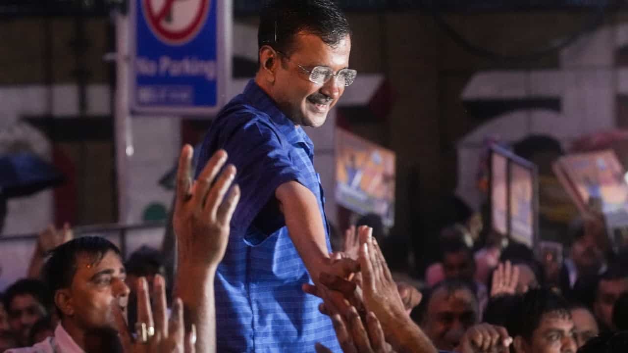 ನನ್ನನ್ನು ದುರ್ಬಲಗೊಳಿಸಲು ಸೆರೆಮನೆಗೆ ಸಾಧ್ಯವಿಲ್ಲ; ತಿಹಾರ್ ಜೈಲಿನಿಂದ ಹೊರಬಂದ ಅರವಿಂದ್ ಕೇಜ್ರಿವಾಲ್ ನನ್ನನ್ನು ದುರ್ಬಲಗೊಳಿಸಲು ಸೆರೆಮನೆಗೆ ಸಾಧ್ಯವಿಲ್ಲ; ತಿಹಾರ್ ಜೈಲಿನಿಂದ ಹೊರಬಂದ ಅರವಿಂದ್ ಕೇಜ್ರಿವಾಲ್