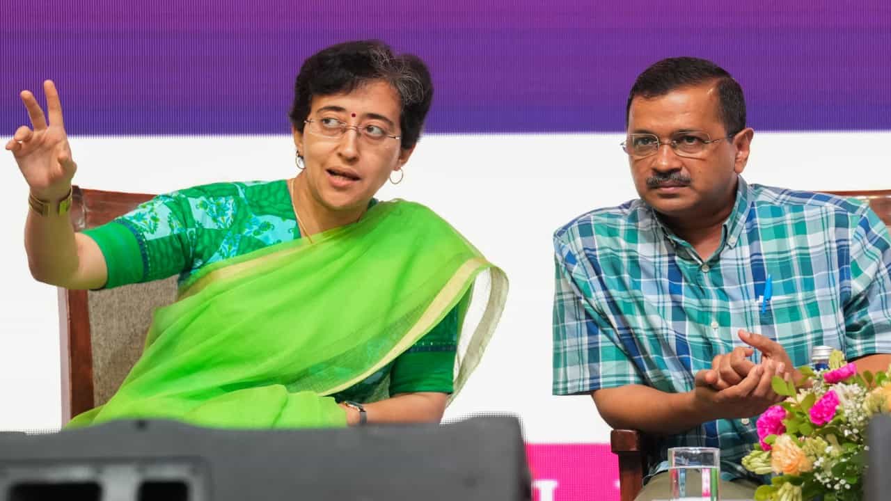 Arvind Kejriwal resigns: ದೆಹಲಿ ಸಿಎಂ ಸ್ಥಾನಕ್ಕೆ ಅರವಿಂದ್ ಕೇಜ್ರಿವಾಲ್ ರಾಜೀನಾಮೆ Arvind Kejriwal resigns: ದೆಹಲಿ ಸಿಎಂ ಸ್ಥಾನಕ್ಕೆ ಅರವಿಂದ್ ಕೇಜ್ರಿವಾಲ್ ರಾಜೀನಾಮೆ