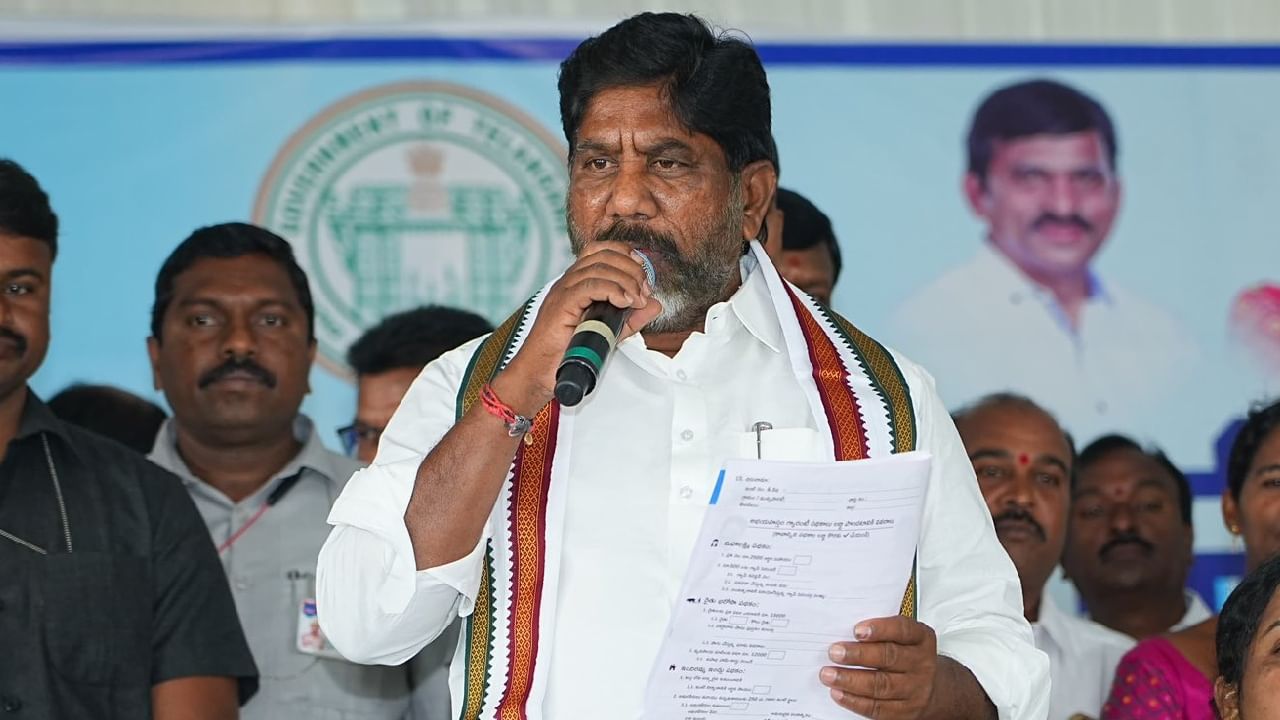 ತೆಲಂಗಾಣ ಡಿಸಿಎಂಗೂ ಕಳ್ಳರ ಕಾಟ; ಭಟ್ಟಿ ವಿಕ್ರಮಾರ್ಕ ಮಲ್ಲು ಮನೆಯಲ್ಲಿ ಚಿನ್ನದ ಬಿಸ್ಕತ್, ಹಣ, ಚಿನ್ನಾಭರಣ ದರೋಡೆ ತೆಲಂಗಾಣ ಡಿಸಿಎಂಗೂ ಕಳ್ಳರ ಕಾಟ; ಭಟ್ಟಿ ವಿಕ್ರಮಾರ್ಕ ಮಲ್ಲು ಮನೆಯಲ್ಲಿ ಚಿನ್ನದ ಬಿಸ್ಕತ್, ಹಣ, ಚಿನ್ನಾಭರಣ ದರೋಡೆ