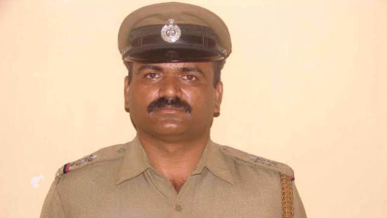 ಭೋವಿ ನಿಗಮ ಅಕ್ರಮ ಕೇಸ್; ಆರೋಪಿಗಳಿಂದ ಹಣ ಪಡೆದಿದ್ದ ಆರೋಪದಡಿ ತನಿಖಾಧಿಕಾರಿ ಅಮಾನತು ಭೋವಿ ನಿಗಮ ಅಕ್ರಮ ಕೇಸ್; ಆರೋಪಿಗಳಿಂದ ಹಣ ಪಡೆದಿದ್ದ ಆರೋಪದಡಿ ತನಿಖಾಧಿಕಾರಿ ಅಮಾನತು