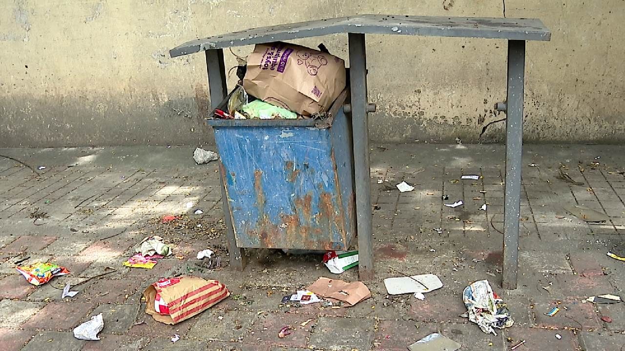 BMTC bus shelter becoming dumping yard in jayanagar bengaluru kannada news