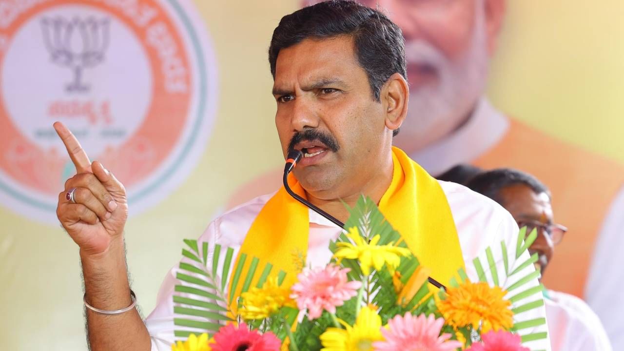 ಸಿದ್ದರಾಮಯ್ಯ ರಾಜೀನಾಮೆಗೆ ಬಿಜೆಪಿ ಬಿಗಿಪಟ್ಟು: ಮುಂದಿನ ಹೋರಾಟದ ಬಗ್ಗೆ ವಿಜಯೇಂದ್ರ ಹೇಳಿದ್ದಿಷ್ಟು ಸಿದ್ದರಾಮಯ್ಯ ರಾಜೀನಾಮೆಗೆ ಬಿಜೆಪಿ ಬಿಗಿಪಟ್ಟು: ಮುಂದಿನ ಹೋರಾಟದ ಬಗ್ಗೆ ವಿಜಯೇಂದ್ರ ಹೇಳಿದ್ದಿಷ್ಟು