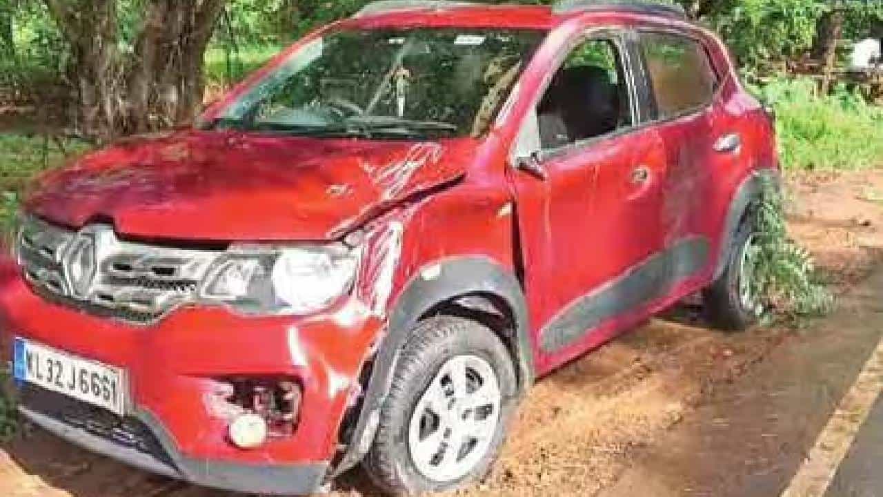 ಗೂಗಲ್ ಮ್ಯಾಪ್ ಫಾಲೋ ಮಾಡುತ್ತಾ ಹೋಗಿ ಕಾರು ಸಮೇತ ಕಾಲುವೆಗೆ ಬಿದ್ದ ಕುಟುಂಬ ಗೂಗಲ್ ಮ್ಯಾಪ್ ಫಾಲೋ ಮಾಡುತ್ತಾ ಹೋಗಿ ಕಾರು ಸಮೇತ ಕಾಲುವೆಗೆ ಬಿದ್ದ ಕುಟುಂಬ