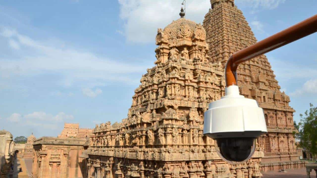 ತಿರುಪತಿ ಲಡ್ಡು ವಿವಾದ: ಕರ್ನಾಟಕದ ದೇವಸ್ಥಾನಗಳ ದಾಸ್ತಾನು ಗೃಹದಲ್ಲಿ ಸಿಸಿಟಿವಿ ಕಡ್ಡಾಯ, ಮುಜರಾಯಿ ಇಲಾಖೆ ಆದೇಶ ತಿರುಪತಿ ಲಡ್ಡು ವಿವಾದ: ಕರ್ನಾಟಕದ ದೇವಸ್ಥಾನಗಳ ದಾಸ್ತಾನು ಗೃಹದಲ್ಲಿ ಸಿಸಿಟಿವಿ ಕಡ್ಡಾಯ, ಮುಜರಾಯಿ ಇಲಾಖೆ ಆದೇಶ