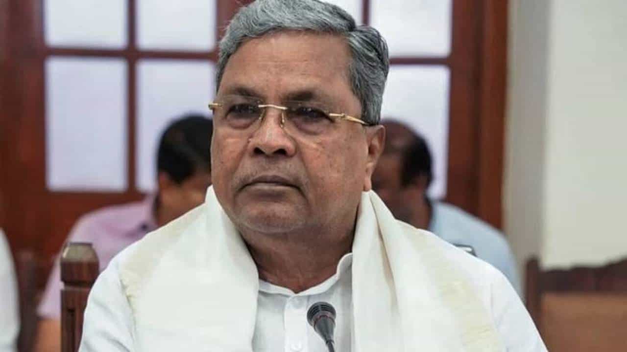 ಪತಿ ಕೊಲೆ ಕೇಸ್ ತನಿಖೆ ಬಗ್ಗೆ ಸಿಎಂಗೆ ಮನವಿ ಮಾಡಿದ ಪತ್ನಿ: ಪರಿಶೀಲಿಸುವಂತೆ ಎಸ್ಪಿಗೆ ಸಿದ್ದರಾಮಯ್ಯ ಸೂಚನೆ ಪತಿ ಕೊಲೆ ಕೇಸ್ ತನಿಖೆ ಬಗ್ಗೆ ಸಿಎಂಗೆ ಮನವಿ ಮಾಡಿದ ಪತ್ನಿ: ಪರಿಶೀಲಿಸುವಂತೆ ಎಸ್ಪಿಗೆ ಸಿದ್ದರಾಮಯ್ಯ ಸೂಚನೆ