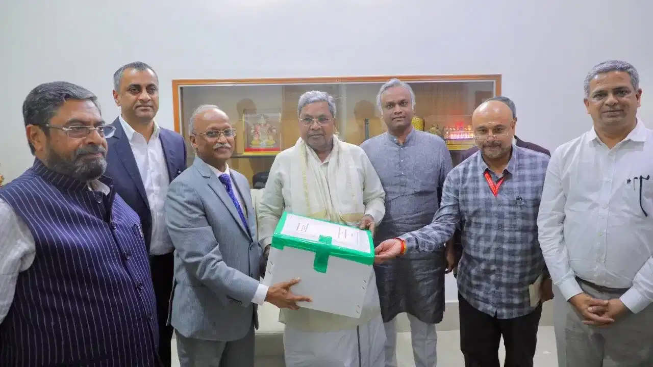 ಮುಡಾಸ್ತ್ರಕ್ಕೆ ಕಾಂಗ್ರೆಸ್ ಕೊರೊನಾಸ್ತ್ರ: ಕ್ರಿಮಿನಲ್ ಕೇಸ್ ದಾಖಲಿಸುವಂತೆ ಶಿಫಾರಸು, ಬಿಜೆಪಿಗರಲ್ಲಿ ಢವಢವ ಮುಡಾಸ್ತ್ರಕ್ಕೆ ಕಾಂಗ್ರೆಸ್ ಕೊರೊನಾಸ್ತ್ರ: ಕ್ರಿಮಿನಲ್ ಕೇಸ್ ದಾಖಲಿಸುವಂತೆ ಶಿಫಾರಸು, ಬಿಜೆಪಿಗರಲ್ಲಿ ಢವಢವ