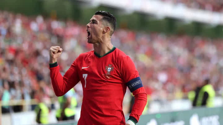 Cristiano Ronaldo: ಬರೋಬ್ಬರಿ 900 ಗೋಲು..! ಫುಟ್ಬಾಲ್ ಲೋಕದಲ್ಲಿ ಇತಿಹಾಸ ನಿರ್ಮಿಸಿದ ಕಾಲ್ಚೆಂಡಿನ ಚತುರ ರೊನಾಲ್ಡೊ Cristiano Ronaldo: ಬರೋಬ್ಬರಿ 900 ಗೋಲು..! ಫುಟ್ಬಾಲ್ ಲೋಕದಲ್ಲಿ ಇತಿಹಾಸ ನಿರ್ಮಿಸಿದ ಕಾಲ್ಚೆಂಡಿನ ಚತುರ ರೊನಾಲ್ಡೊ
