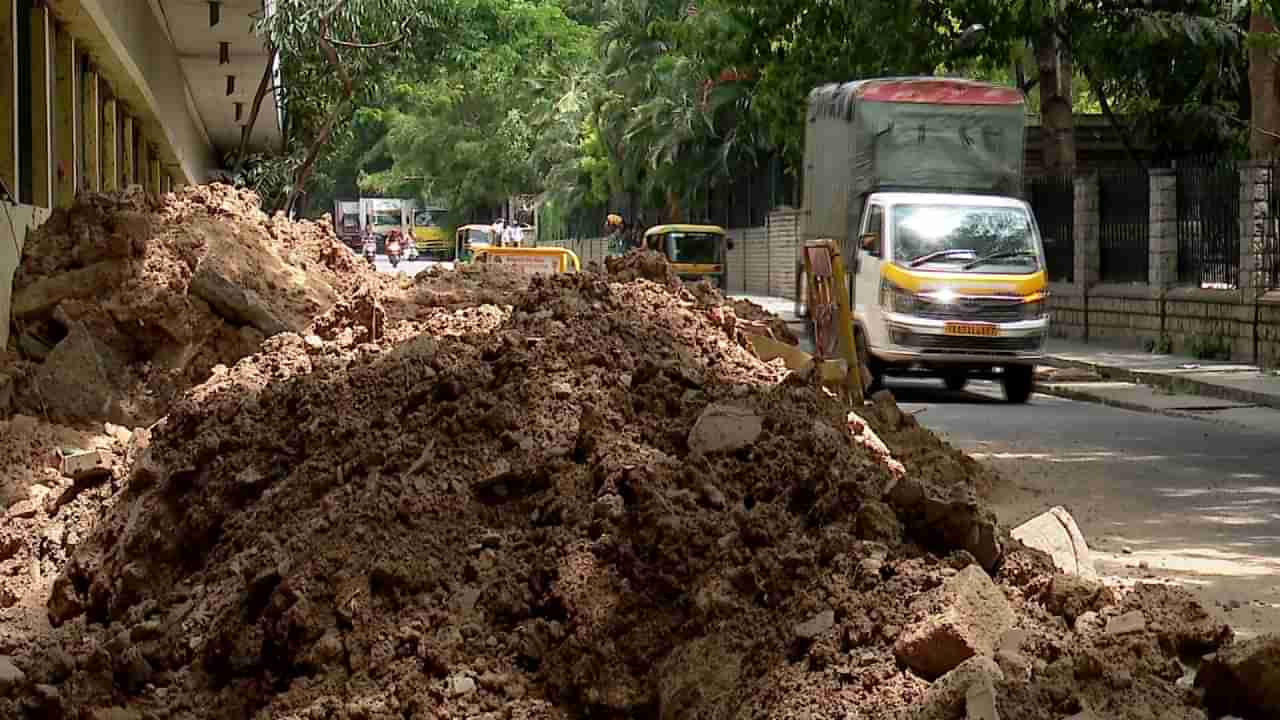 ಬೆಂಗಳೂರು: ಡೈರಿ ಸರ್ಕಲ್ ರಸ್ತೆಯಲ್ಲಿ ಸ್ವಲ್ಪ ಯಾಮಾರಿದ್ರೂ ಅಪಘಾತ, ಕಾರಣ ಇಲ್ಲಿದೆ