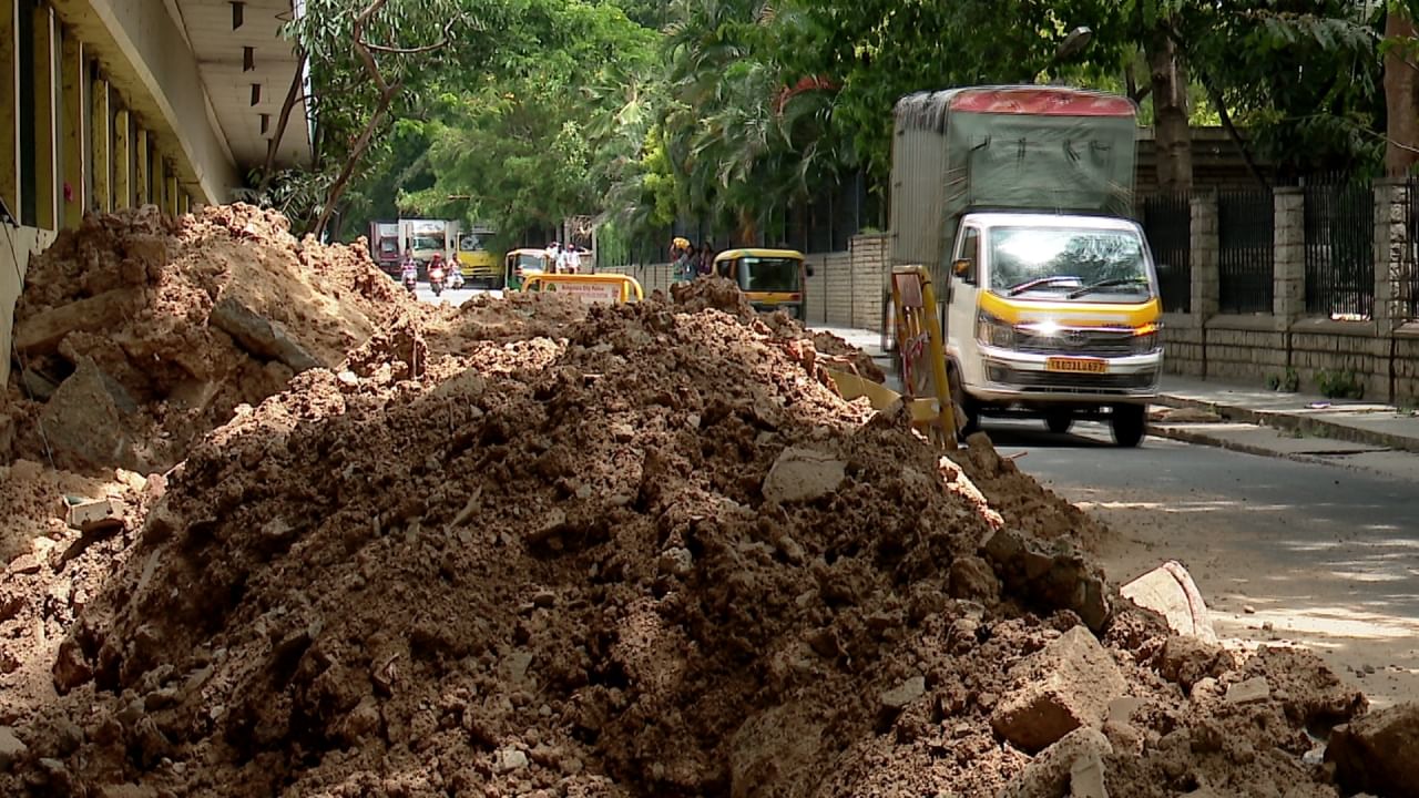 ಬೆಂಗಳೂರು: ಡೈರಿ ಸರ್ಕಲ್ ರಸ್ತೆಯಲ್ಲಿ ಸ್ವಲ್ಪ ಯಾಮಾರಿದ್ರೂ ಅಪಘಾತ, ಕಾರಣ ಇಲ್ಲಿದೆ