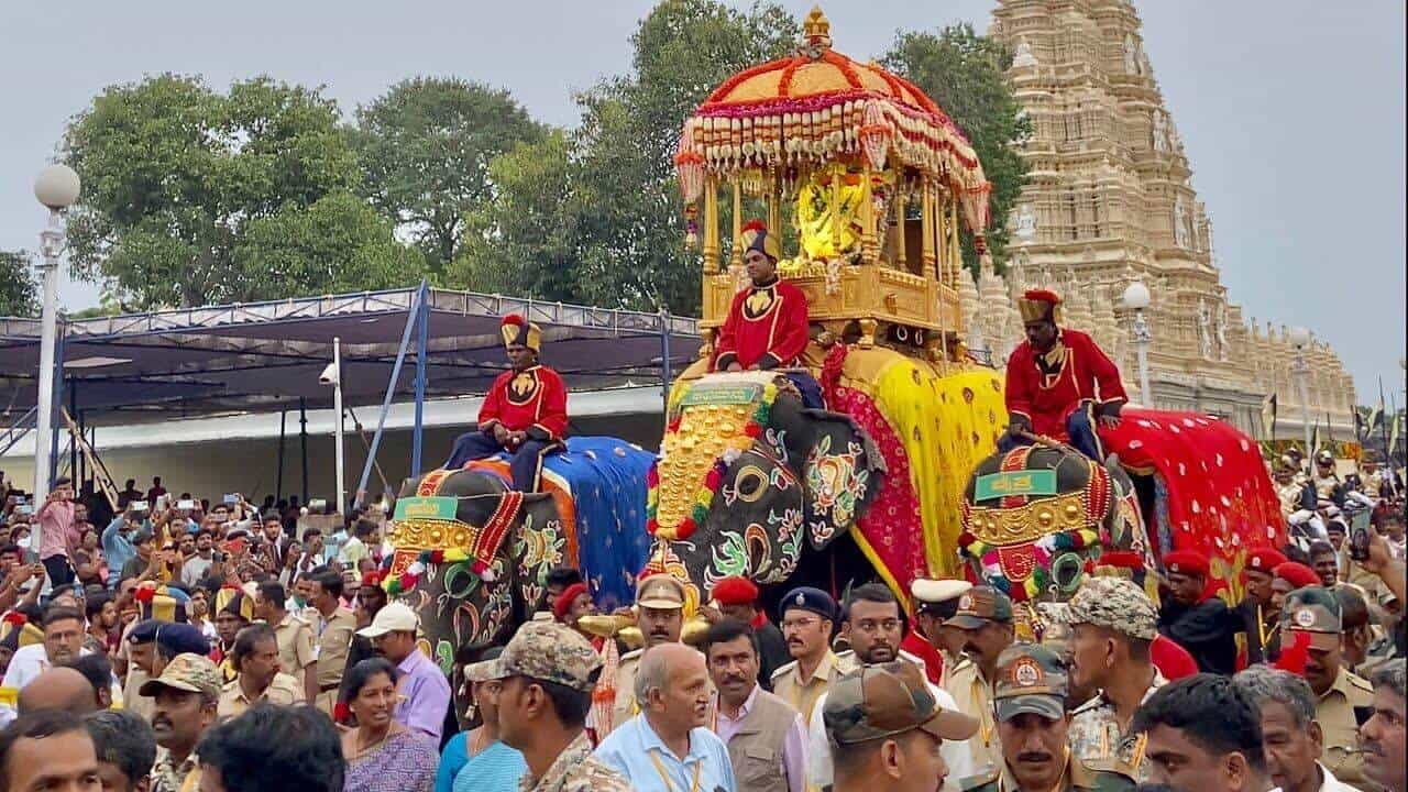 ಮೈಸೂರು ದಸರಾ ಗೋಲ್ಡ್ ಕಾರ್ಡ್ ವ್ಯವಸ್ಥೆ: ದರ ಎಷ್ಟು, ಖರೀದಿ ಹೇಗೆ? ಇದರ ಲಾಭವೇನು? ಮೈಸೂರು ದಸರಾ ಗೋಲ್ಡ್ ಕಾರ್ಡ್ ವ್ಯವಸ್ಥೆ: ದರ ಎಷ್ಟು, ಖರೀದಿ ಹೇಗೆ? ಇದರ ಲಾಭವೇನು?