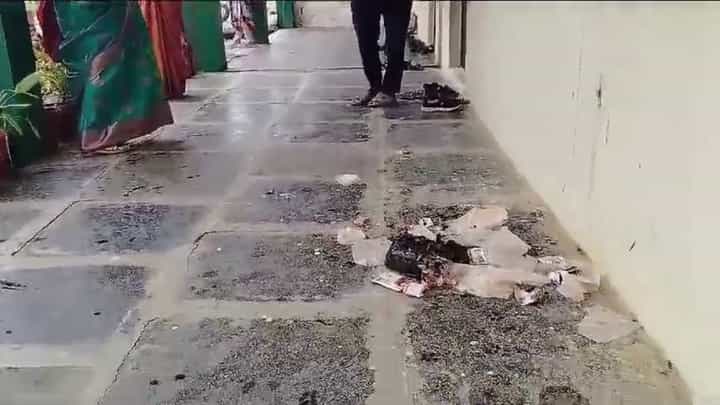 ಧಾರವಾಡ: ಸರ್ಕಾರಿ ಶಾಲಾ ಆವರಣದಲ್ಲಿ ಗುಂಡು ಪಾರ್ಟಿ! ಧಾರವಾಡ: ಸರ್ಕಾರಿ ಶಾಲಾ ಆವರಣದಲ್ಲಿ ಗುಂಡು ಪಾರ್ಟಿ!