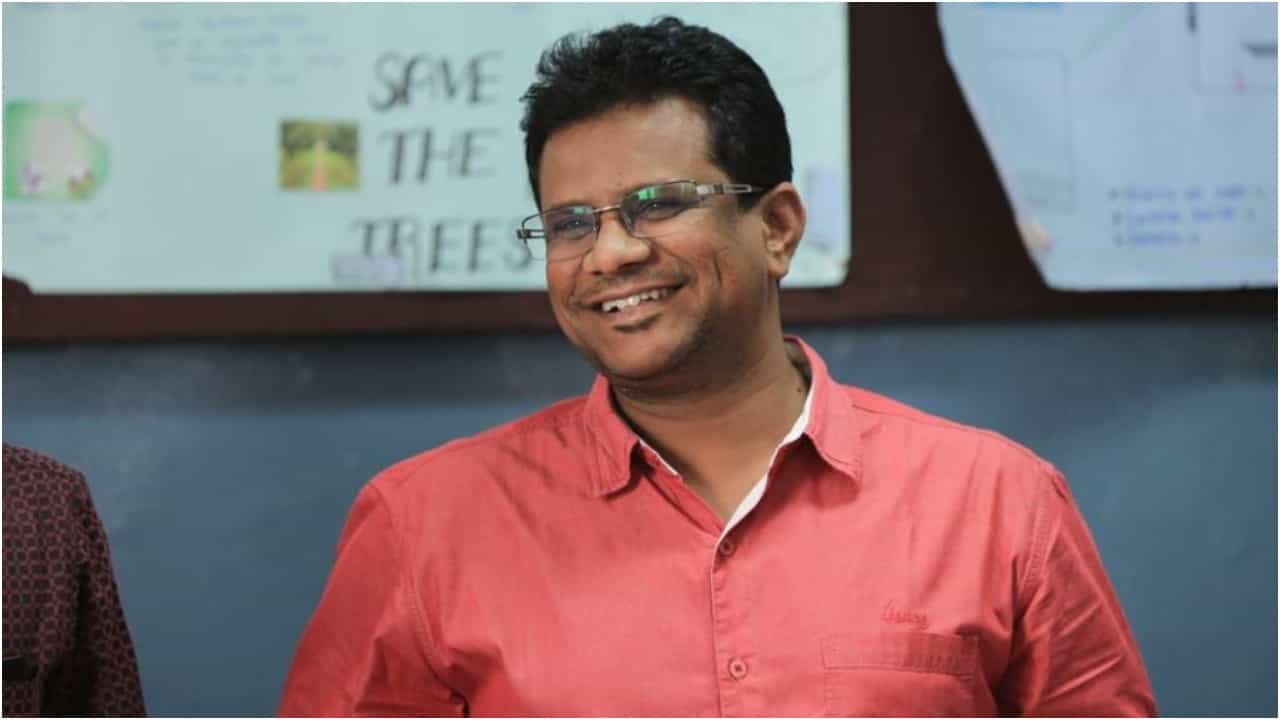 Dilli Babu: ಹಲವು ಸೂಪರ್ ಹಿಟ್ ಚಿತ್ರಗಳನ್ನು ನೀಡಿದ ಖ್ಯಾತ ನಿರ್ಮಾಪಕನ ಹಠಾತ್ ನಿಧನ Dilli Babu: ಹಲವು ಸೂಪರ್ ಹಿಟ್ ಚಿತ್ರಗಳನ್ನು ನೀಡಿದ ಖ್ಯಾತ ನಿರ್ಮಾಪಕನ ಹಠಾತ್ ನಿಧನ