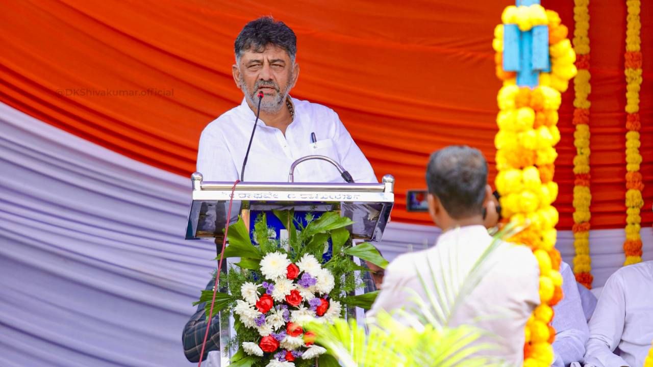 ನಾವು ಸೇವೆ ಮಾಡಬೇಕೆಂದು ಹೋರಾಡುತ್ತಿದ್ದೇವೆ: ಪರೋಕ್ಷವಾಗಿ ಮತ್ತೆ ಸಿಎಂ ಆಗೋ ಆಸೆ ವ್ಯಕ್ತಪಡಿಸಿದ್ರಾ ಡಿಕೆ ಶಿವಕುಮಾರ್? ನಾವು ಸೇವೆ ಮಾಡಬೇಕೆಂದು ಹೋರಾಡುತ್ತಿದ್ದೇವೆ: ಪರೋಕ್ಷವಾಗಿ ಮತ್ತೆ ಸಿಎಂ ಆಗೋ ಆಸೆ ವ್ಯಕ್ತಪಡಿಸಿದ್ರಾ ಡಿಕೆ ಶಿವಕುಮಾರ್?