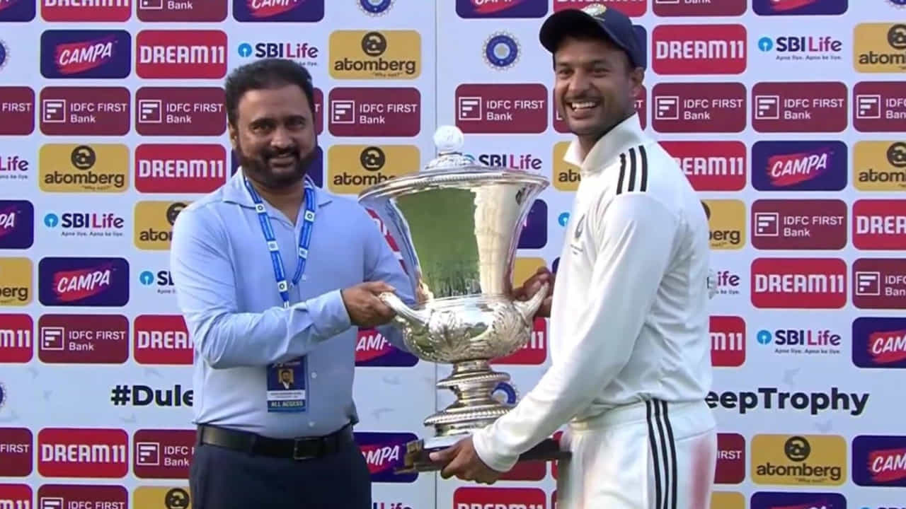 Duleep Trophy 2024: ಕನ್ನಡಿಗ ಮಯಾಂಕ್ ನಾಯಕತ್ವದ ಭಾರತ ಎ ತಂಡಕ್ಕೆ ಚಾಂಪಿಯನ್ ಕಿರೀಟ Duleep Trophy 2024: ಕನ್ನಡಿಗ ಮಯಾಂಕ್ ನಾಯಕತ್ವದ ಭಾರತ ಎ ತಂಡಕ್ಕೆ ಚಾಂಪಿಯನ್ ಕಿರೀಟ