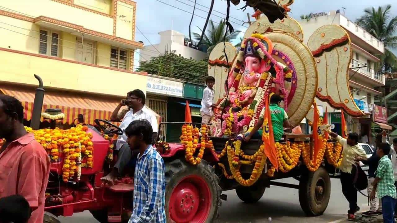 ಗಣೇಶ ಮೆರವಣಿಗೆ: ಬೆಂಗಳೂರಿನ ಈ ರಸ್ತೆಯಲ್ಲಿ ವಾಹನ ಸಂಚಾರ ಬಂದ್, ಮಾರ್ಗ ಬದಲಾವಣೆ ಇಲ್ಲಿದೆ ಗಣೇಶ ಮೆರವಣಿಗೆ: ಬೆಂಗಳೂರಿನ ಈ ರಸ್ತೆಯಲ್ಲಿ ವಾಹನ ಸಂಚಾರ ಬಂದ್, ಮಾರ್ಗ ಬದಲಾವಣೆ ಇಲ್ಲಿದೆ