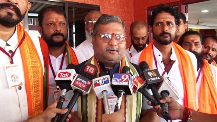 ಹಿಂದೂ ಧಾರ್ಮಿಕ ಮೆರವಣಿಗೆಯಲ್ಲಿ ರಕ್ಷಣೆಗೆ ತಲವಾರು ಹಿಡಿದು 50 ಮಂದಿ ಸಜ್ಜು: ಶ್ರೀರಾಮ ಸೇನಾ ಮುಖಂಡ ಹಿಂದೂ ಧಾರ್ಮಿಕ ಮೆರವಣಿಗೆಯಲ್ಲಿ ರಕ್ಷಣೆಗೆ ತಲವಾರು ಹಿಡಿದು 50 ಮಂದಿ ಸಜ್ಜು: ಶ್ರೀರಾಮ ಸೇನಾ ಮುಖಂಡ