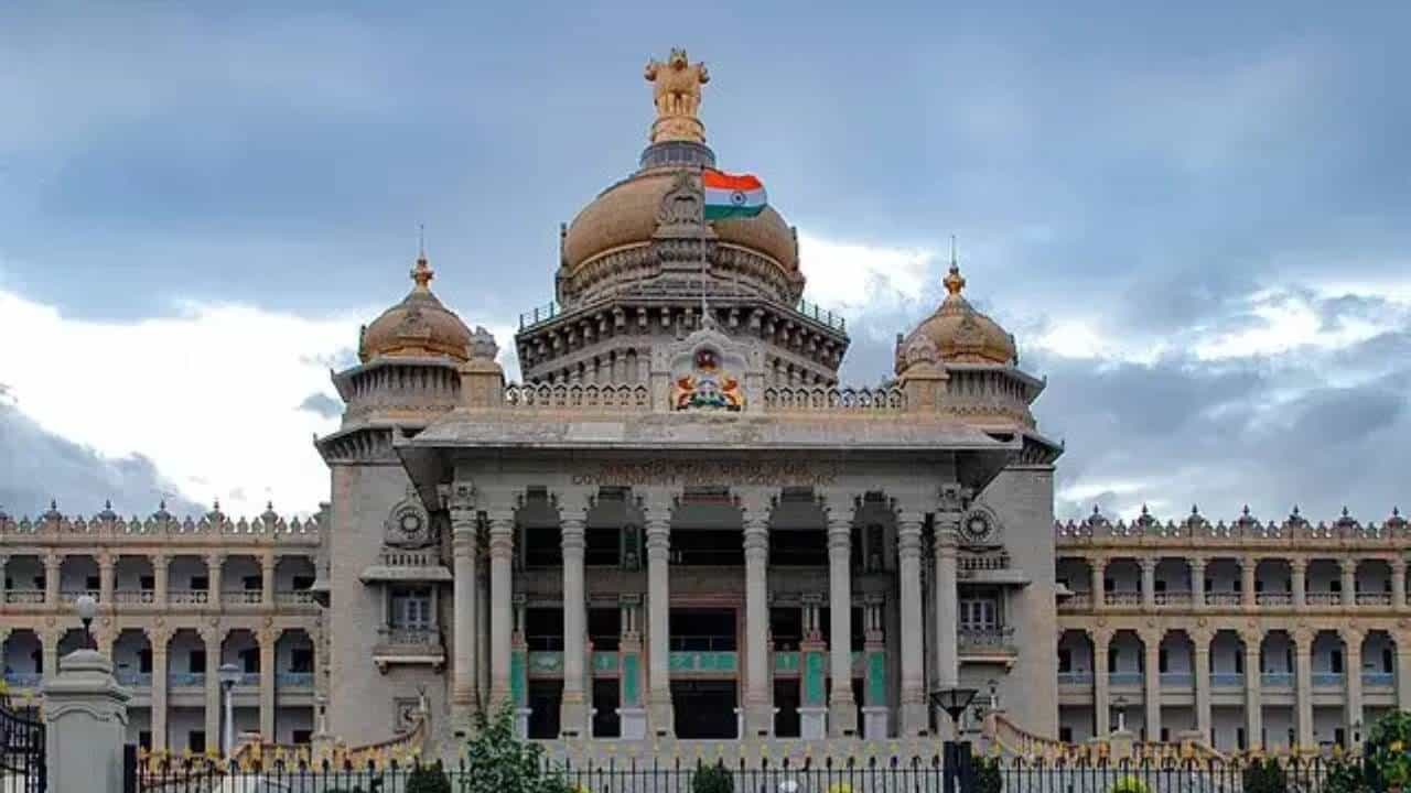 ದಿನಗೂಲಿ ನೌಕರರಿಗೆ ಆರ್ಥಿಕ ಸೌಲಭ್ಯ ಮಂಜೂರು ಮಾಡಿ ಸರ್ಕಾರ ಆದೇಶ ದಿನಗೂಲಿ ನೌಕರರಿಗೆ ಆರ್ಥಿಕ ಸೌಲಭ್ಯ ಮಂಜೂರು ಮಾಡಿ ಸರ್ಕಾರ ಆದೇಶ