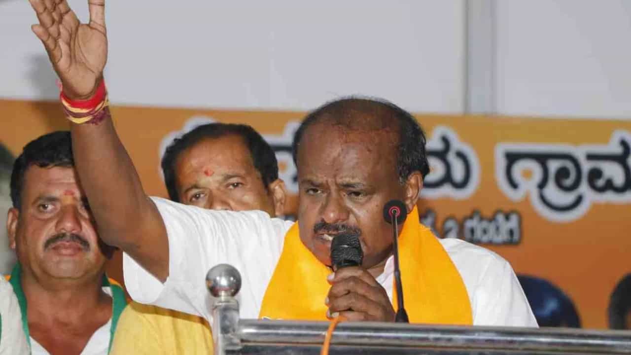 ಒಂದು ಸಮುದಾಯದ ಪುಂಡರು ಉದ್ದೇಶಪೂರ್ವಕವಾಗಿಯೇ ದಾಂಧಲೆ ಎಬ್ಬಿಸಿದ್ದಾರೆ: ಕುಮಾರಸ್ವಾಮಿ ಕಿಡಿ ಒಂದು ಸಮುದಾಯದ ಪುಂಡರು ಉದ್ದೇಶಪೂರ್ವಕವಾಗಿಯೇ ದಾಂಧಲೆ ಎಬ್ಬಿಸಿದ್ದಾರೆ: ಕುಮಾರಸ್ವಾಮಿ ಕಿಡಿ