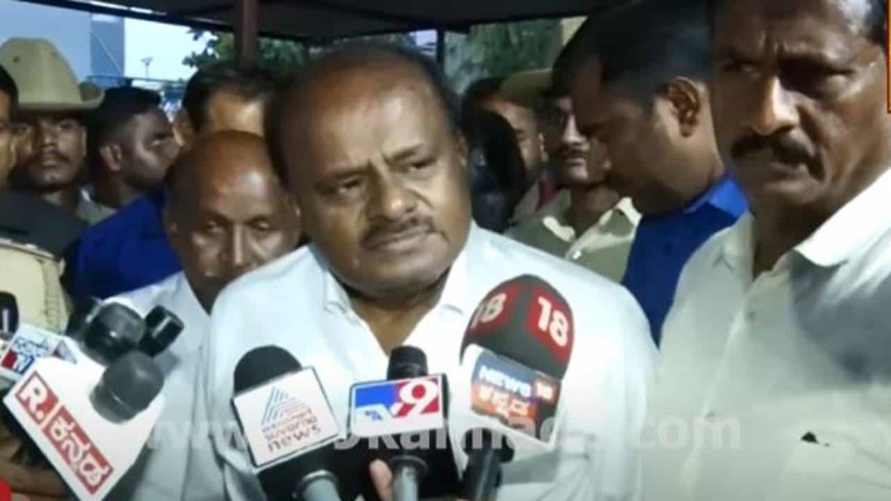 ನಾಗಮಂಗಲ ಗಲಭೆ ಪ್ರಕರಣ: ಬಂಧಿತ ಆರೋಪಿಗಳ ಕುಟುಂಬಕ್ಕೆ ಹೆಚ್ಡಿಕೆ ಆರ್ಥಿಕ ಸಹಾಯ ನಾಗಮಂಗಲ ಗಲಭೆ ಪ್ರಕರಣ: ಬಂಧಿತ ಆರೋಪಿಗಳ ಕುಟುಂಬಕ್ಕೆ ಹೆಚ್ಡಿಕೆ ಆರ್ಥಿಕ ಸಹಾಯ