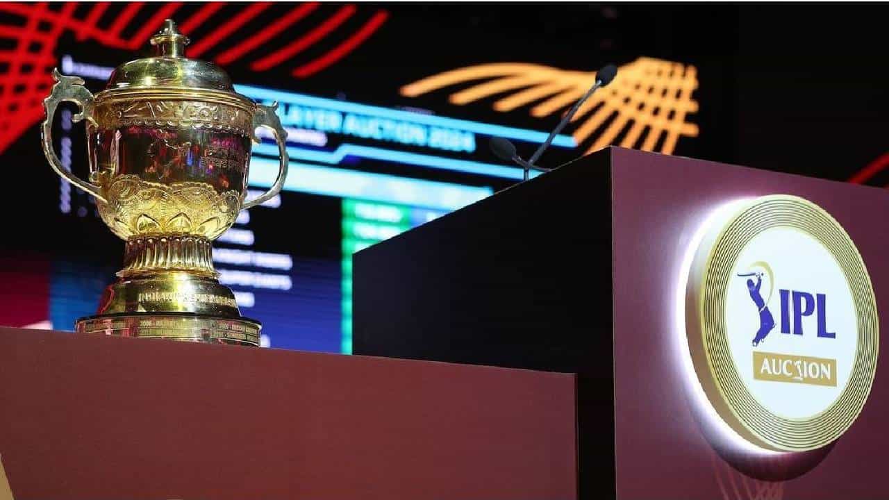 ಇಂಡಿಯನ್ ಪ್ರೀಮಿಯರ್ ಲೀಗ್ (IPL 2025) ಸೀಸನ್-18ರ ಮೆಗಾ ಹರಾಜಿನ ಕುರಿತಾದ ಬಿಗ್ ಅಪ್ಡೇಟ್ವೊಂದು ಹೊರಬಿದ್ದಿದೆ. ಈ ಮಾಹಿತಿ ಪ್ರಕಾರ, ಈ ಬಾರಿಯ ಮೆಗಾ ಆಕ್ಷನ್ ವಿದೇಶದಲ್ಲಿ ಜರುಗಲಿದೆ. ಇದಕ್ಕಾಗಿ ಈಗಾಗಲೇ ರೂಪುರೇಷೆಗಳು ಸಿದ್ಧವಾಗಿದ್ದು, ಅದರಂತೆ ನವೆಂಬರ್ ತಿಂಗಳಾಂತ್ಯದೊಳಗೆ ಮೆಗಾ ಹರಾಜು ನಡೆಯಲಿದೆ.