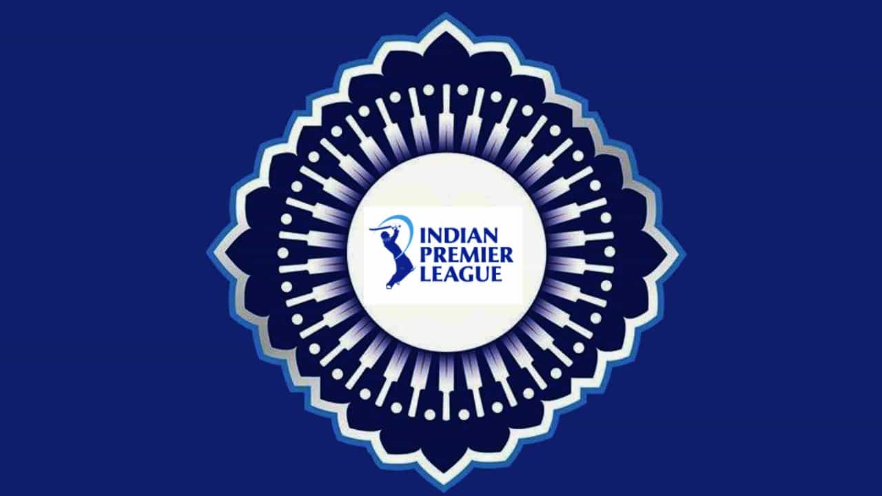 ಇಂಡಿಯನ್ ಪ್ರೀಮಿಯರ್ ಲೀಗ್ (IPL 2025) ಸೀಸನ್-18 ರ ಮೆಗಾ ಹರಾಜು ನಿಯಮಗಳು ಹೊರಬಿದ್ದಿದೆ. ಈ ನಿಯಮಗಳ ಪ್ರಕಾರ, ಪ್ರತಿ ಫ್ರಾಂಚೈಸಿಗಳು ಈ ಬಾರಿಯ ಮೆಗಾ ಆಕ್ಷನ್ಗೂ ಮುನ್ನ ಒಟ್ಟು ಆರು ಆಟಗಾರರನ್ನು ರಿಟೈನ್ ಮಾಡಿಕೊಳ್ಳಬಹುದು. ಐವರು ಆಟಗಾರರನ್ನು ರಿಟೈನ್ ಮಾಡಿಕೊಂಡರೆ ಓರ್ವ ಆಟಗಾರನ ಮೇಲೆ ಆರ್ಟಿಎಂ ಕಾರ್ಡ್ ಬಳಸಿಕೊಳ್ಳಬಹುದು.