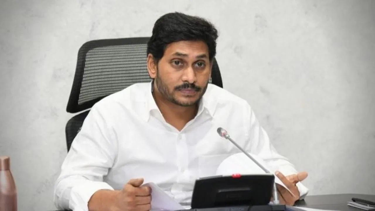 ತಿರುಪತಿ ಲಡ್ಡು ವಿವಾದ ಪ್ರಕರಣ: ಚಂದ್ರಬಾಬು ನಾಯ್ಡು ಸುಳ್ಳು ಆರೋಪ; ಪ್ರಧಾನಿಗೆ ಪತ್ರ ಬರೆದ ಮಾಜಿ ಸಿಎಂ ಜಗನ್ ತಿರುಪತಿ ಲಡ್ಡು ವಿವಾದ ಪ್ರಕರಣ: ಚಂದ್ರಬಾಬು ನಾಯ್ಡು ಸುಳ್ಳು ಆರೋಪ; ಪ್ರಧಾನಿಗೆ ಪತ್ರ ಬರೆದ ಮಾಜಿ ಸಿಎಂ ಜಗನ್