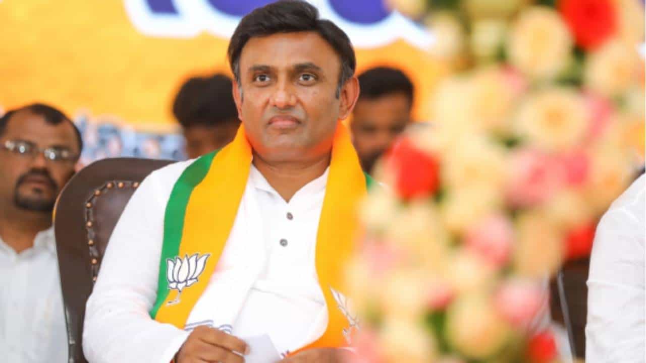 ಬಿಜೆಪಿ ಅವಧಿಯಲ್ಲಿನ ಕೋವಿಡ್ ಹಗರಣದ ವರದಿ ಸಲ್ಲಿಕೆ: ಅಂದಿನ ಆರೋಗ್ಯ ಸಚಿವ ಸುಧಾಕರ್ ಹೇಳಿದ್ದಿಷ್ಟು ಬಿಜೆಪಿ ಅವಧಿಯಲ್ಲಿನ ಕೋವಿಡ್ ಹಗರಣದ ವರದಿ ಸಲ್ಲಿಕೆ: ಅಂದಿನ ಆರೋಗ್ಯ ಸಚಿವ ಸುಧಾಕರ್ ಹೇಳಿದ್ದಿಷ್ಟು