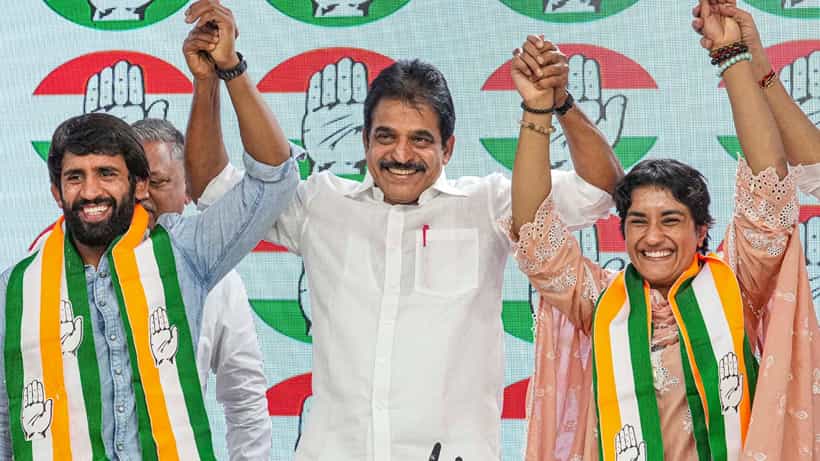 ರಾಹುಲ್ ಗಾಂಧಿಯನ್ನು ಭೇಟಿ ಮಾಡಿದ ನಂತರ ವಿನೇಶ್ ಫೋಗಟ್ಗೆ ರೈಲ್ವೆ ಶೋಕಾಸ್ ನೋಟಿಸ್ ನೀಡಿತ್ತು: ಕಾಂಗ್ರೆಸ್ ಆರೋಪ
