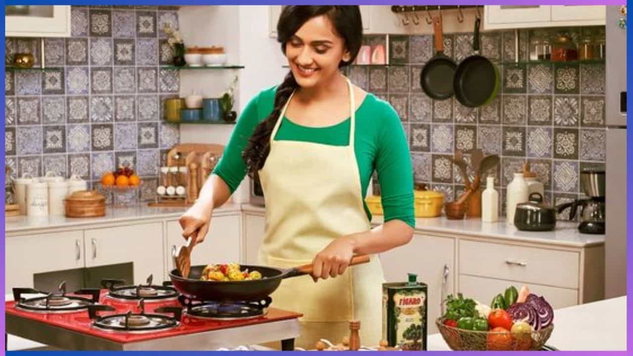 Kitchen Hacks : ಅಡುಗೆ ಮನೆಯ ಕೌಂಟರ್ ಟಾಪ್ನಲ್ಲಿ ಈ ವಸ್ತುಗಳನ್ನು ಸಂಗ್ರಹಿಸಿಡುವ ಮುನ್ನ ಇದನ್ನೊಮ್ಮೆ ಓದಿ Kitchen Hacks : ಅಡುಗೆ ಮನೆಯ ಕೌಂಟರ್ ಟಾಪ್ನಲ್ಲಿ ಈ ವಸ್ತುಗಳನ್ನು ಸಂಗ್ರಹಿಸಿಡುವ ಮುನ್ನ ಇದನ್ನೊಮ್ಮೆ ಓದಿ