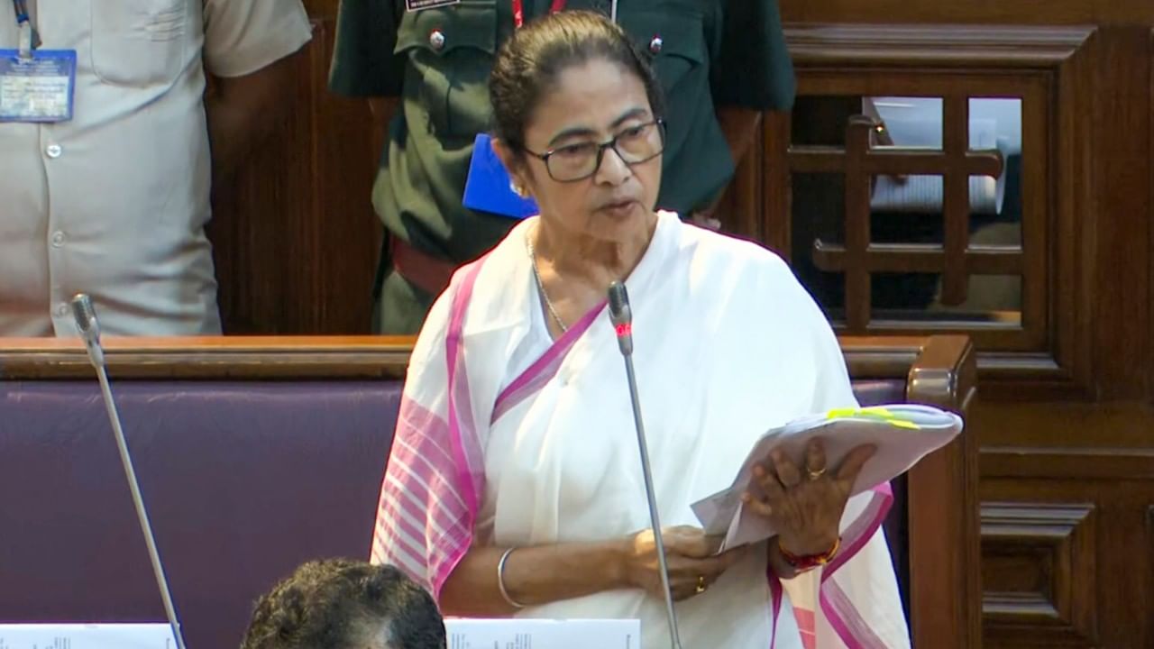 Aparajita anti-rape bill: ಪಶ್ಚಿಮ ಬಂಗಾಳ ವಿಧಾನಸಭೆಯಲ್ಲಿ ಅಪರಾಜಿತಾ ಅತ್ಯಾಚಾರ ವಿರೋಧಿ ಮಸೂದೆಗೆ ಅಂಗೀಕಾರ Aparajita anti-rape bill: ಪಶ್ಚಿಮ ಬಂಗಾಳ ವಿಧಾನಸಭೆಯಲ್ಲಿ ಅಪರಾಜಿತಾ ಅತ್ಯಾಚಾರ ವಿರೋಧಿ ಮಸೂದೆಗೆ ಅಂಗೀಕಾರ