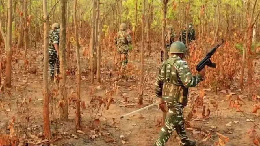 Naxal Encounter: ಛತ್ತೀಸ್ಗಢದಲ್ಲಿ ಭದ್ರತಾ ಪಡೆಗಳ ಎನ್ಕೌಂಟರ್; 9 ನಕ್ಸಲರ ಹತ್ಯೆ Naxal Encounter: ಛತ್ತೀಸ್ಗಢದಲ್ಲಿ ಭದ್ರತಾ ಪಡೆಗಳ ಎನ್ಕೌಂಟರ್; 9 ನಕ್ಸಲರ ಹತ್ಯೆ