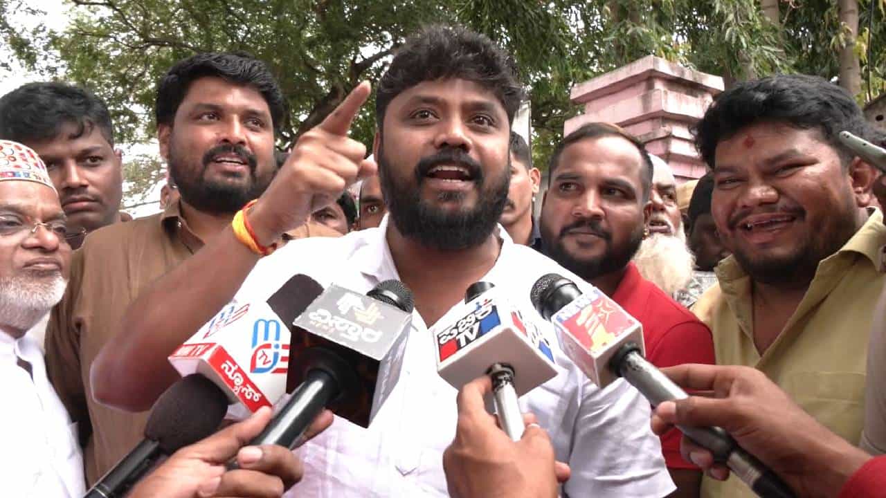 ಕೆ.ಸುಧಾಕರ್ 7-8 ಕೋಟಿ ರೂ. ಖರ್ಚು ಮಾಡಿ ಕಾಂಗ್ರೆಸ್ ಸದಸ್ಯರನ್ನು ಖರೀದಿಸಿದ್ದಾರೆ: ಶಾಸಕ ಪ್ರದೀಪ್ ಈಶ್ವರ್ ಕೆ.ಸುಧಾಕರ್ 7-8 ಕೋಟಿ ರೂ. ಖರ್ಚು ಮಾಡಿ ಕಾಂಗ್ರೆಸ್ ಸದಸ್ಯರನ್ನು ಖರೀದಿಸಿದ್ದಾರೆ: ಶಾಸಕ ಪ್ರದೀಪ್ ಈಶ್ವರ್