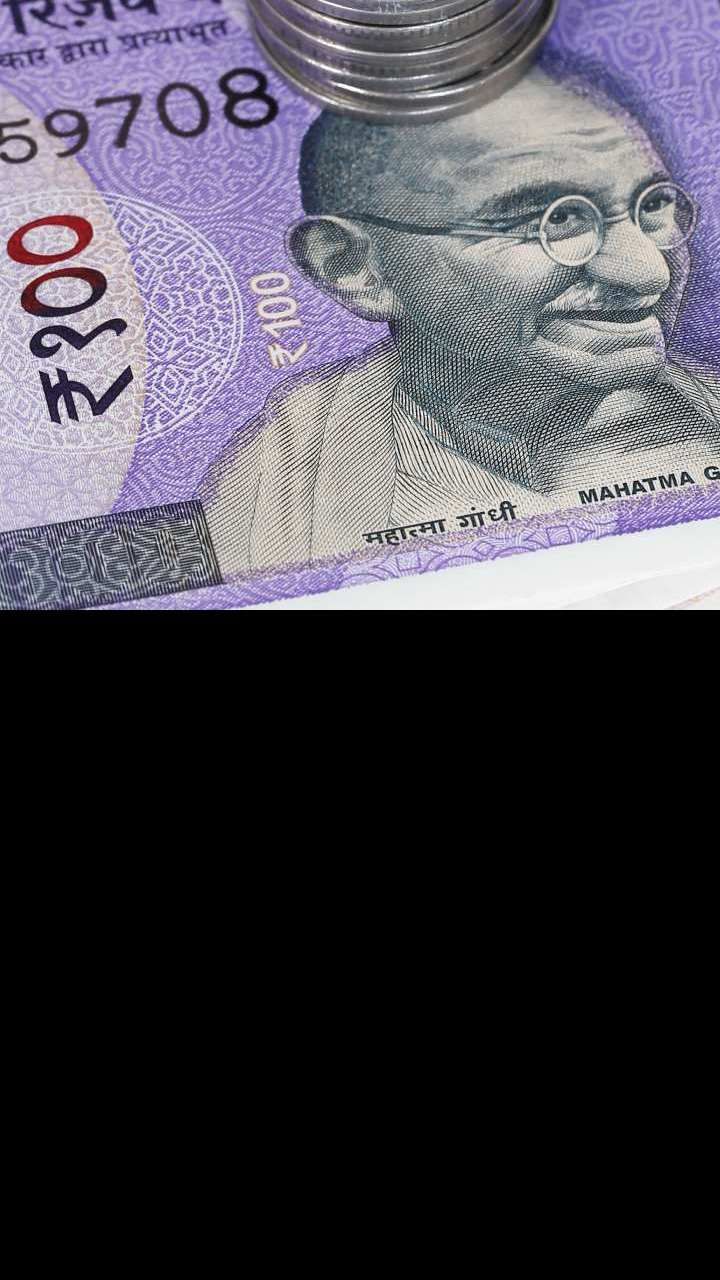 ಬಹಳಷ್ಟು ಜನರು ತಮ್ಮ ಸಂಬಳ ಪೂರ್ತಿ ಹಣಕ್ಕೆ ಕಮಿಟ್ ಆಗುವುದುಂಟು. ಬಾಡಿಗೆ, ಚೀಟಿ, ಇಎಂಐ, ಕ್ರೆಡಿಟ್ ಕಾರ್ಡ್ ಇತ್ಯಾದಿಗೆ ಖರ್ಚಾಗಿ ಹೋಗುತ್ತದೆ. ಹಣ ಉಳಿಸಲು ಸಾಧ್ಯವೇ ಆಗುವುದಿಲ್ಲ ಎನ್ನುವಂತಿರುತ್ತದೆ.