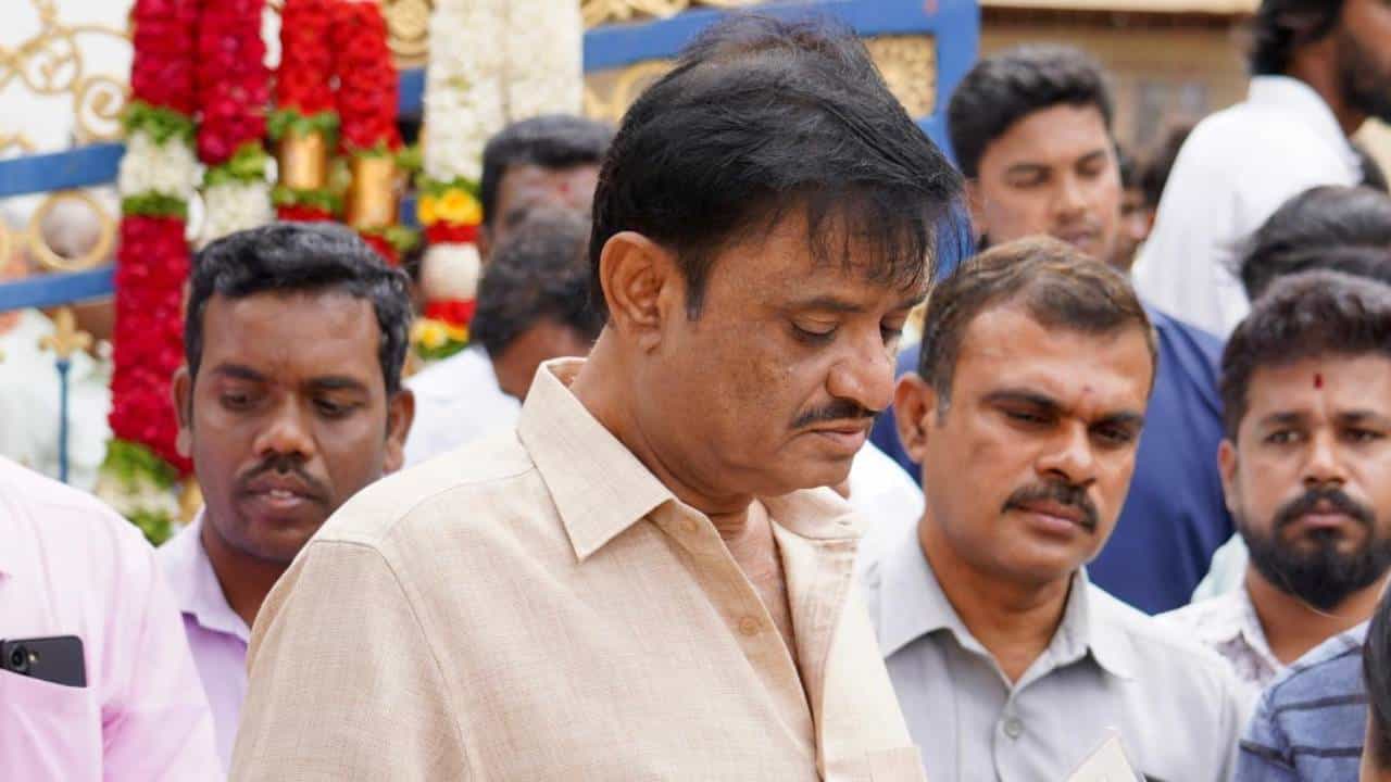 ಶಾಸಕ ಮುನಿರತ್ನ ಕಚೇರಿ ಸಿಬ್ಬಂದಿಯ ಸ್ಫೋಟಕ ಆಡಿಯೋ ವೈರಲ್ ಶಾಸಕ ಮುನಿರತ್ನ ಕಚೇರಿ ಸಿಬ್ಬಂದಿಯ ಸ್ಫೋಟಕ ಆಡಿಯೋ ವೈರಲ್