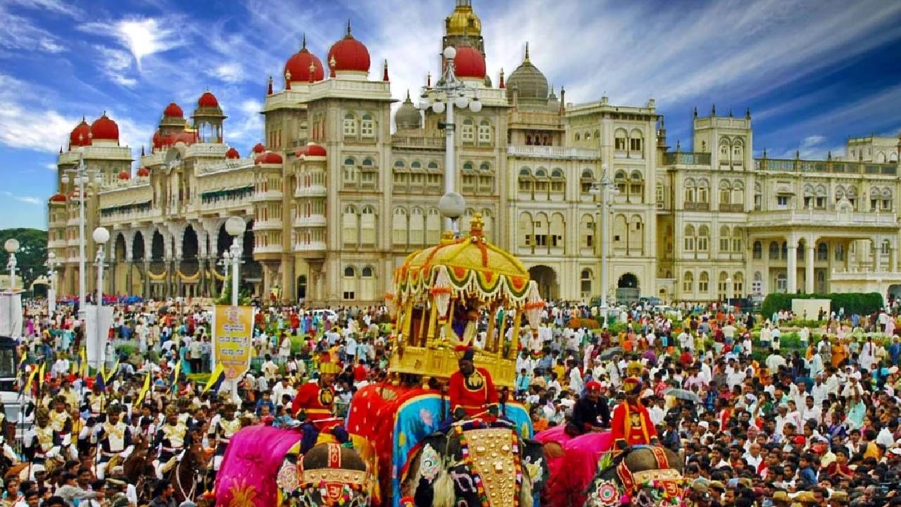 ಮೈಸೂರು ದಸರಾ ಗೋಲ್ಡ್ ಕಾರ್ಡ್, ಟಿಕೆಟ್ ದರ ಎಷ್ಟು? ಖರೀದಿ ಹೇಗೆ? ಇಲ್ಲಿದೆ ಮಾಹಿತಿ ಮೈಸೂರು ದಸರಾ ಗೋಲ್ಡ್ ಕಾರ್ಡ್, ಟಿಕೆಟ್ ದರ ಎಷ್ಟು? ಖರೀದಿ ಹೇಗೆ? ಇಲ್ಲಿದೆ ಮಾಹಿತಿ