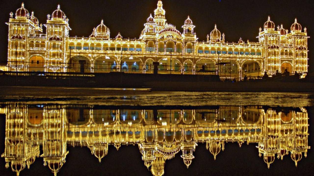 ಮೈಸೂರು ದಸರಾಗೆ ದಿನಗಣನೆ: ಅರಮನೆಯ ಮತ್ತಷ್ಟು ಅಂದ ಹೆಚ್ಚಿಸಲಿವೆ 1 ಲಕ್ಷ ವಿದ್ಯುತ್ ದೀಪಗಳು ಮೈಸೂರು ದಸರಾಗೆ ದಿನಗಣನೆ: ಅರಮನೆಯ ಮತ್ತಷ್ಟು ಅಂದ ಹೆಚ್ಚಿಸಲಿವೆ 1 ಲಕ್ಷ ವಿದ್ಯುತ್ ದೀಪಗಳು