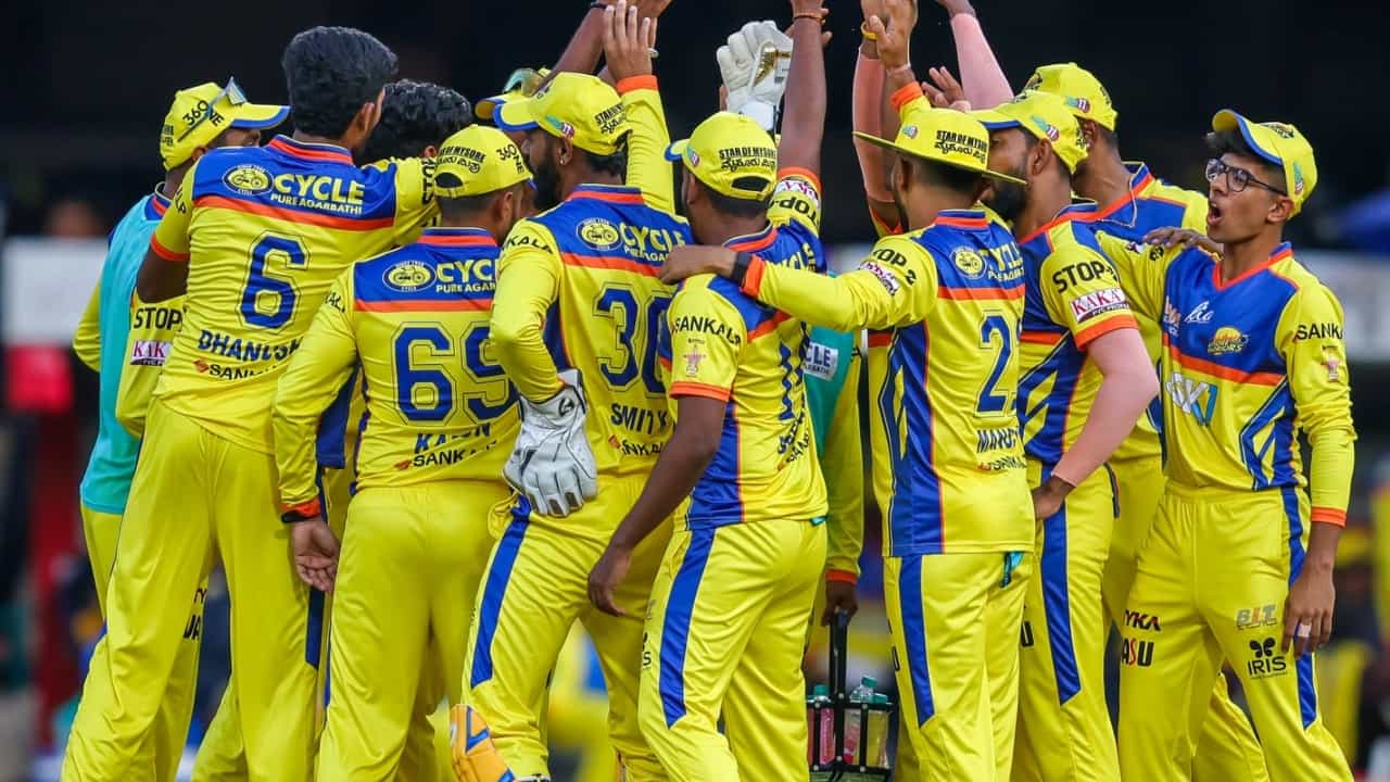 Maharaja Trophy 2024: ಬೆಂಗಳೂರಿಗೆ ಸೋಲುಣಿಸಿ ಚೊಚ್ಚಲ ಮಹಾರಾಜ ಟ್ರೋಫಿ ಗೆದ್ದ ಮೈಸೂರು Maharaja Trophy 2024: ಬೆಂಗಳೂರಿಗೆ ಸೋಲುಣಿಸಿ ಚೊಚ್ಚಲ ಮಹಾರಾಜ ಟ್ರೋಫಿ ಗೆದ್ದ ಮೈಸೂರು