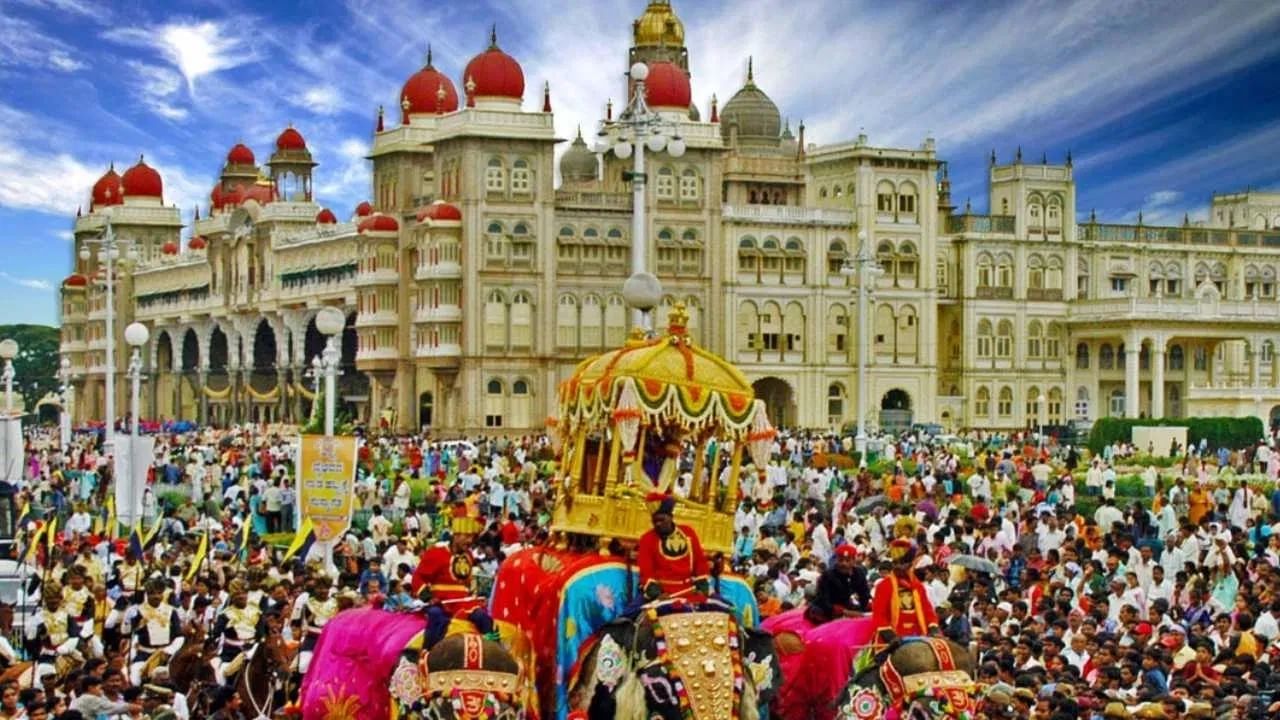 Mysore Dasara 2024: ಮೈಸೂರು ದಸರಾ 2024 ಯಾವಾಗ? ಈ ಬಾರಿಯ ವಿಶೇಷತೆ ಏನು? ಇತಿಹಾಸ ವೈಶಿಷ್ಟ್ಯ & ಕುತೂಹಲಕಾರಿ ಮಾಹಿತಿ ಇಲ್ಲಿದೆ Mysore Dasara 2024: ಮೈಸೂರು ದಸರಾ 2024 ಯಾವಾಗ? ಈ ಬಾರಿಯ ವಿಶೇಷತೆ ಏನು? ಇತಿಹಾಸ ವೈಶಿಷ್ಟ್ಯ & ಕುತೂಹಲಕಾರಿ ಮಾಹಿತಿ ಇಲ್ಲಿದೆ