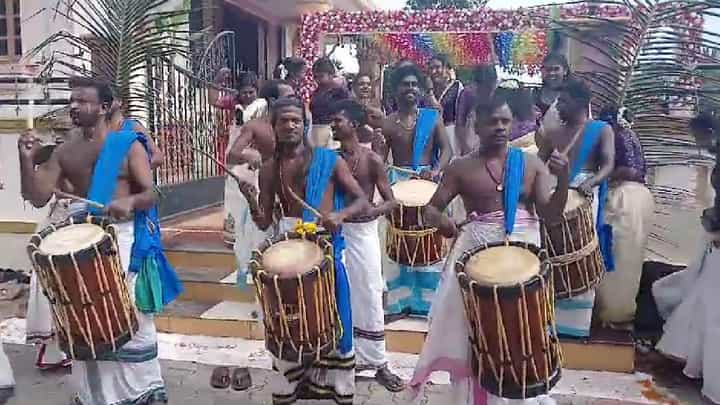 ಬಾಗಲಕೋಟೆ; ಬಿವಿವಿ ಸಂಘದ ಮೆಡಿಕಲ್ ಕಾಲೇಜ್ ಆವರಣದಲ್ಲಿ ಓಣಂ ಸಂಭ್ರಮ, ಕುಣಿದು ಕುಪ್ಪಳಿಸಿದ ವಿದ್ಯಾರ್ಥಿಯರು ಬಾಗಲಕೋಟೆ; ಬಿವಿವಿ ಸಂಘದ ಮೆಡಿಕಲ್ ಕಾಲೇಜ್ ಆವರಣದಲ್ಲಿ ಓಣಂ ಸಂಭ್ರಮ, ಕುಣಿದು ಕುಪ್ಪಳಿಸಿದ ವಿದ್ಯಾರ್ಥಿಯರು