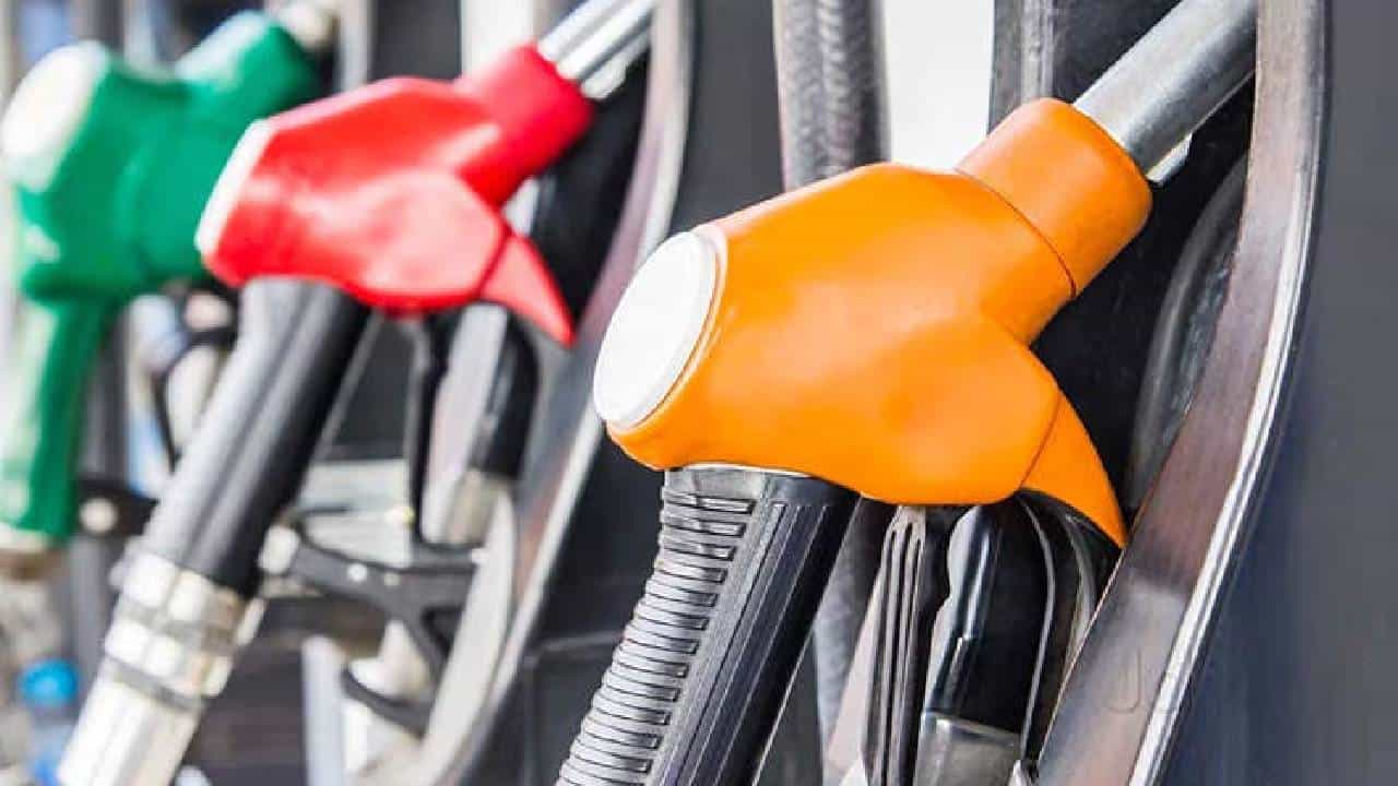 Petrol Diesel Price on September 05: ಉತ್ತರ ಪ್ರದೇಶ, ಮಹಾರಾಷ್ಟ್ರದಲ್ಲಿ ಪೆಟ್ರೋಲ್, ಡೀಸೆಲ್ ಬೆಲೆ ಇಳಿಕೆ Petrol Diesel Price on September 05: ಉತ್ತರ ಪ್ರದೇಶ, ಮಹಾರಾಷ್ಟ್ರದಲ್ಲಿ ಪೆಟ್ರೋಲ್, ಡೀಸೆಲ್ ಬೆಲೆ ಇಳಿಕೆ