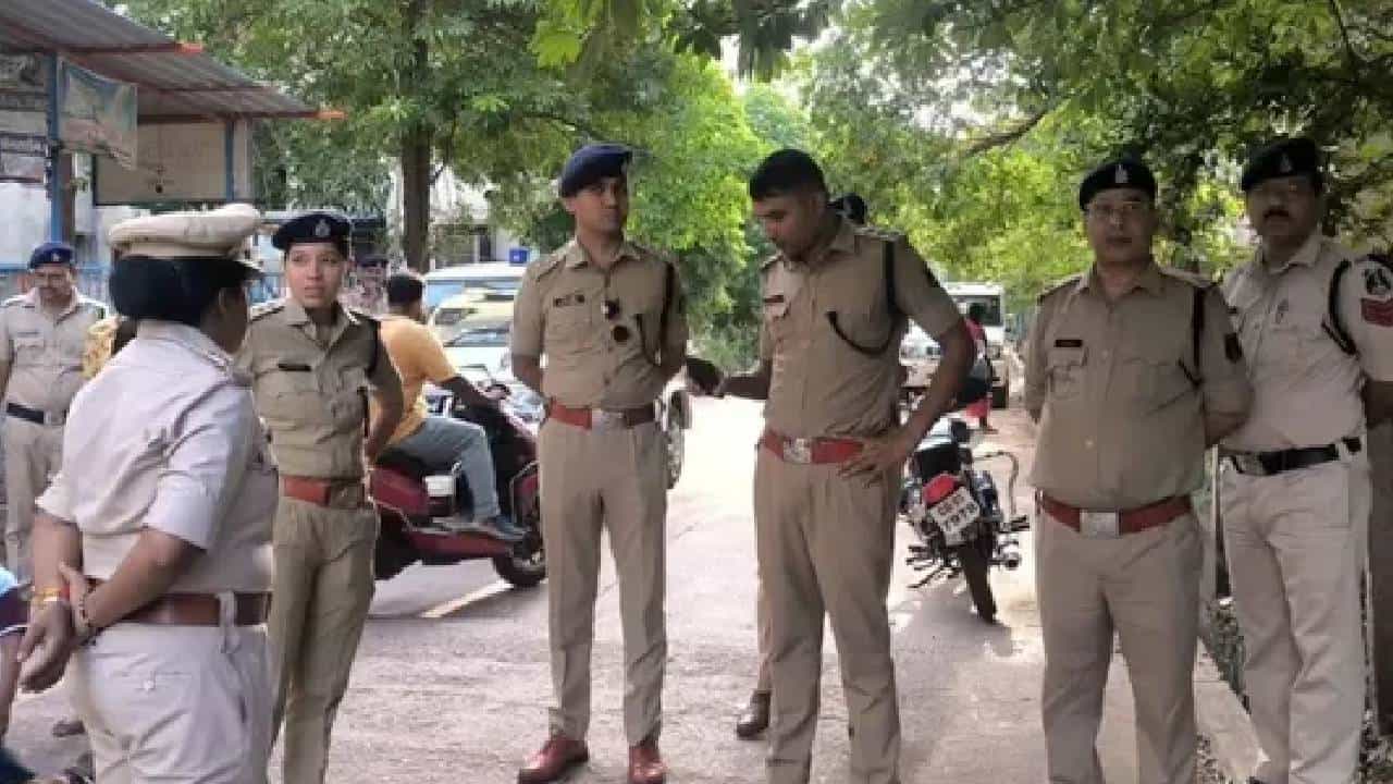 ಛತ್ತೀಸ್ಗಢ: ವಾಮಾಚಾರದ ಶಂಕೆ ಒಂದೇ ಕುಟುಂಬದ ಐವರ ಕೊಲೆ ಛತ್ತೀಸ್ಗಢ: ವಾಮಾಚಾರದ ಶಂಕೆ ಒಂದೇ ಕುಟುಂಬದ ಐವರ ಕೊಲೆ