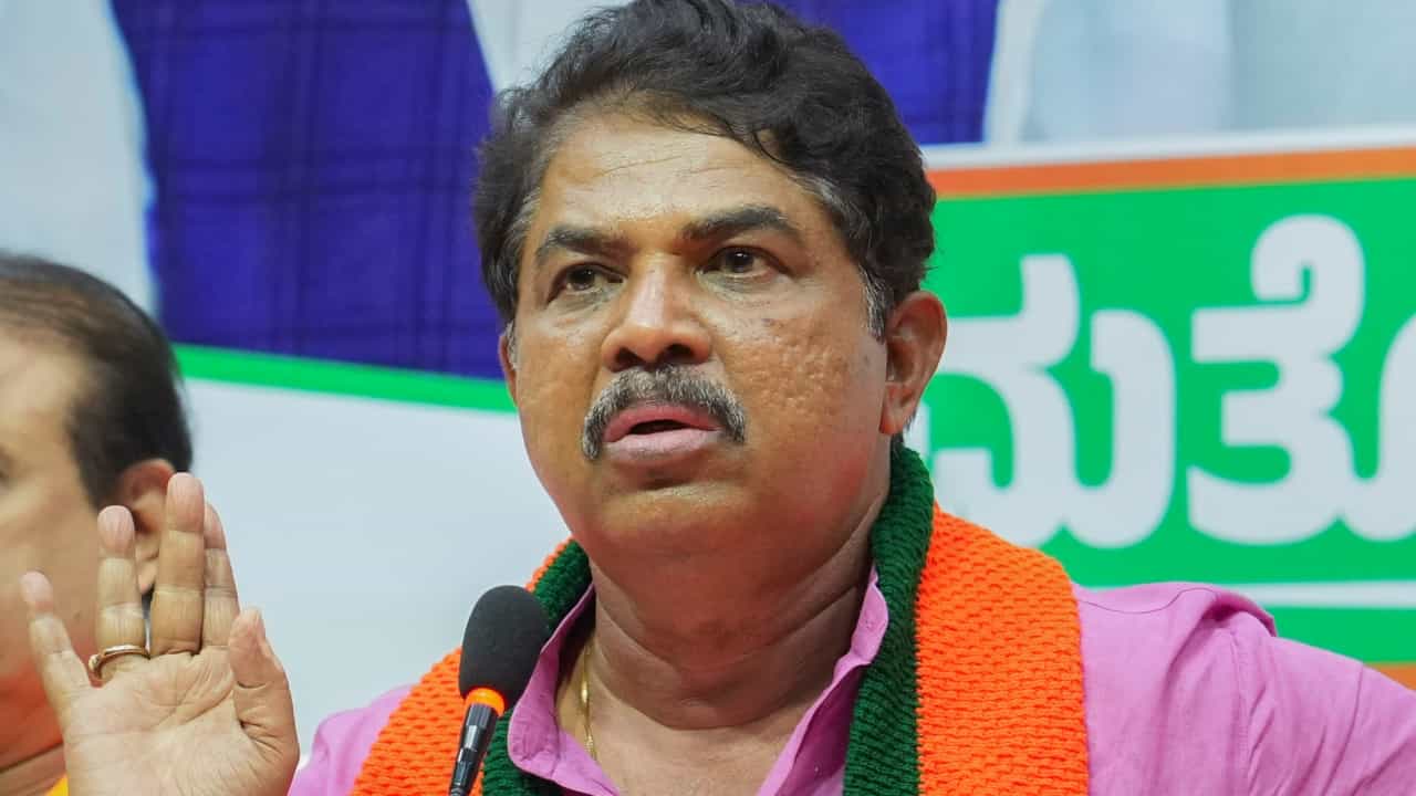 ನಾಗಮಂಗಲ ಕೋಮುಗಲಭೆ ವೇಳೆ ಪಾಕ್ ಪರ ಘೋಷಣೆ? ಅನುಮಾನ ವ್ಯಕ್ತಪಡಿಸಿದ ಪ್ರತಿಪಕ್ಷ ನಾಯಕ ಅಶೋಕ್ ನಾಗಮಂಗಲ ಕೋಮುಗಲಭೆ ವೇಳೆ ಪಾಕ್ ಪರ ಘೋಷಣೆ? ಅನುಮಾನ ವ್ಯಕ್ತಪಡಿಸಿದ ಪ್ರತಿಪಕ್ಷ ನಾಯಕ ಅಶೋಕ್