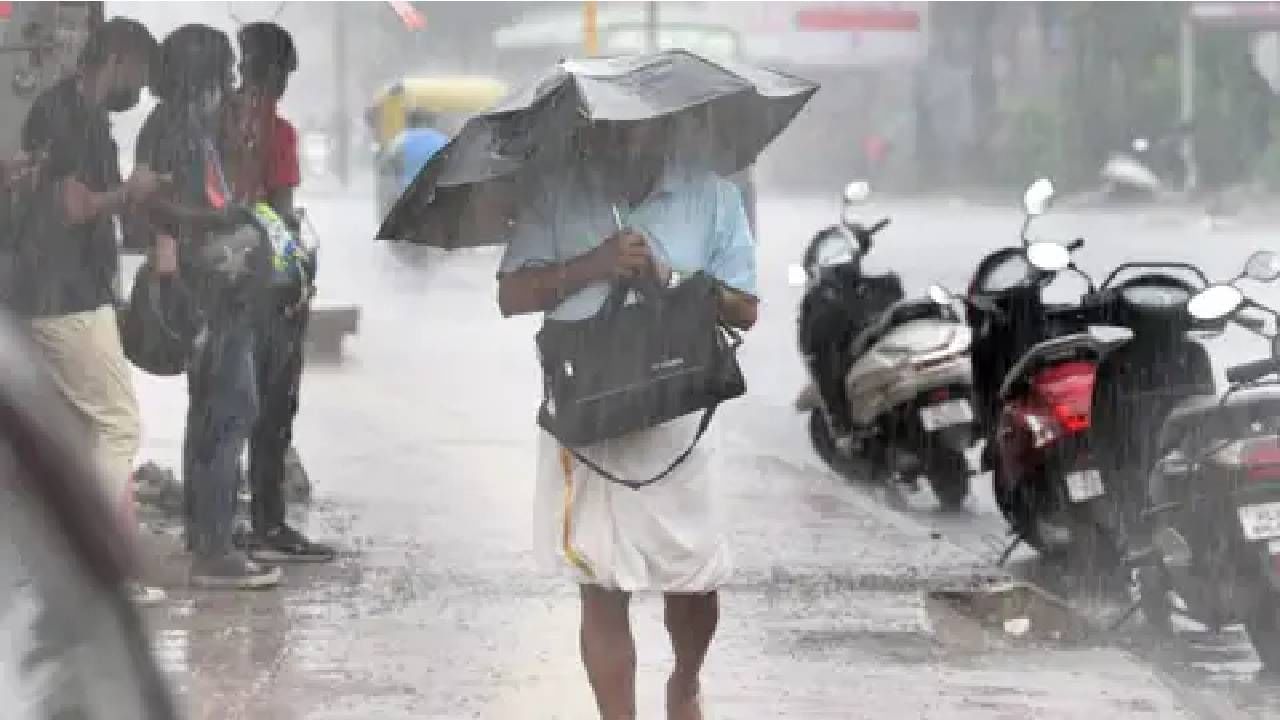 Karnataka Rains: ಕರ್ನಾಟಕದ 20ಕ್ಕೂ ಹೆಚ್ಚು ಜಿಲ್ಲೆಗಳಲ್ಲಿ ಇಂದಿನಿಂದ ಒಂದು ವಾರಗಳ ಕಾಲ ಭಾರಿ ಮಳೆ Karnataka Rains: ಕರ್ನಾಟಕದ 20ಕ್ಕೂ ಹೆಚ್ಚು ಜಿಲ್ಲೆಗಳಲ್ಲಿ ಇಂದಿನಿಂದ ಒಂದು ವಾರಗಳ ಕಾಲ ಭಾರಿ ಮಳೆ