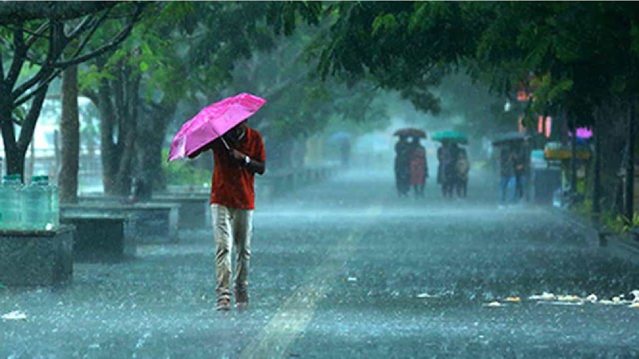 Karnataka Rains: ಕರ್ನಾಟಕದ 8 ಜಿಲ್ಲೆಗಳಲ್ಲಿ ಭಾರಿ ಮಳೆ Karnataka Rains: ಕರ್ನಾಟಕದ 8 ಜಿಲ್ಲೆಗಳಲ್ಲಿ ಭಾರಿ ಮಳೆ