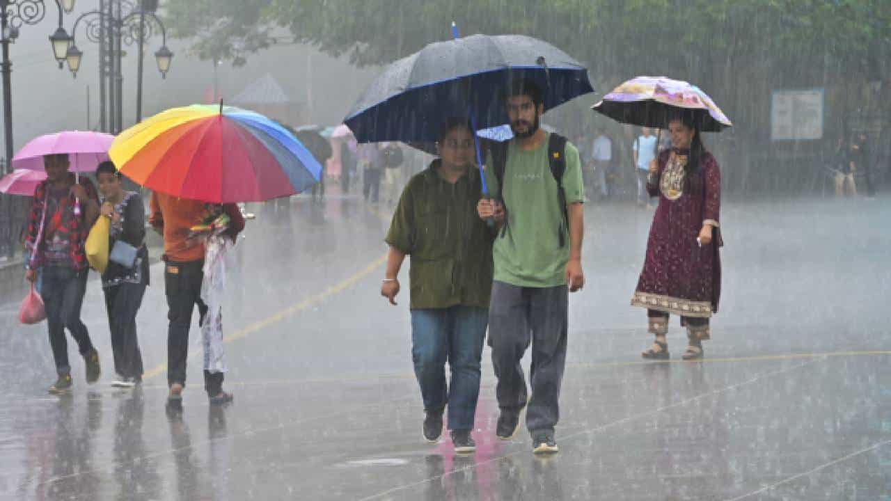 Karnataka Rains: ಕರ್ನಾಟಕದ 6 ಜಿಲ್ಲೆಗಳಲ್ಲಿ ಸೆಪ್ಟೆಂಬರ್ 14ರವರೆಗೆ ಮಳೆ Karnataka Rains: ಕರ್ನಾಟಕದ 6 ಜಿಲ್ಲೆಗಳಲ್ಲಿ ಸೆಪ್ಟೆಂಬರ್ 14ರವರೆಗೆ ಮಳೆ