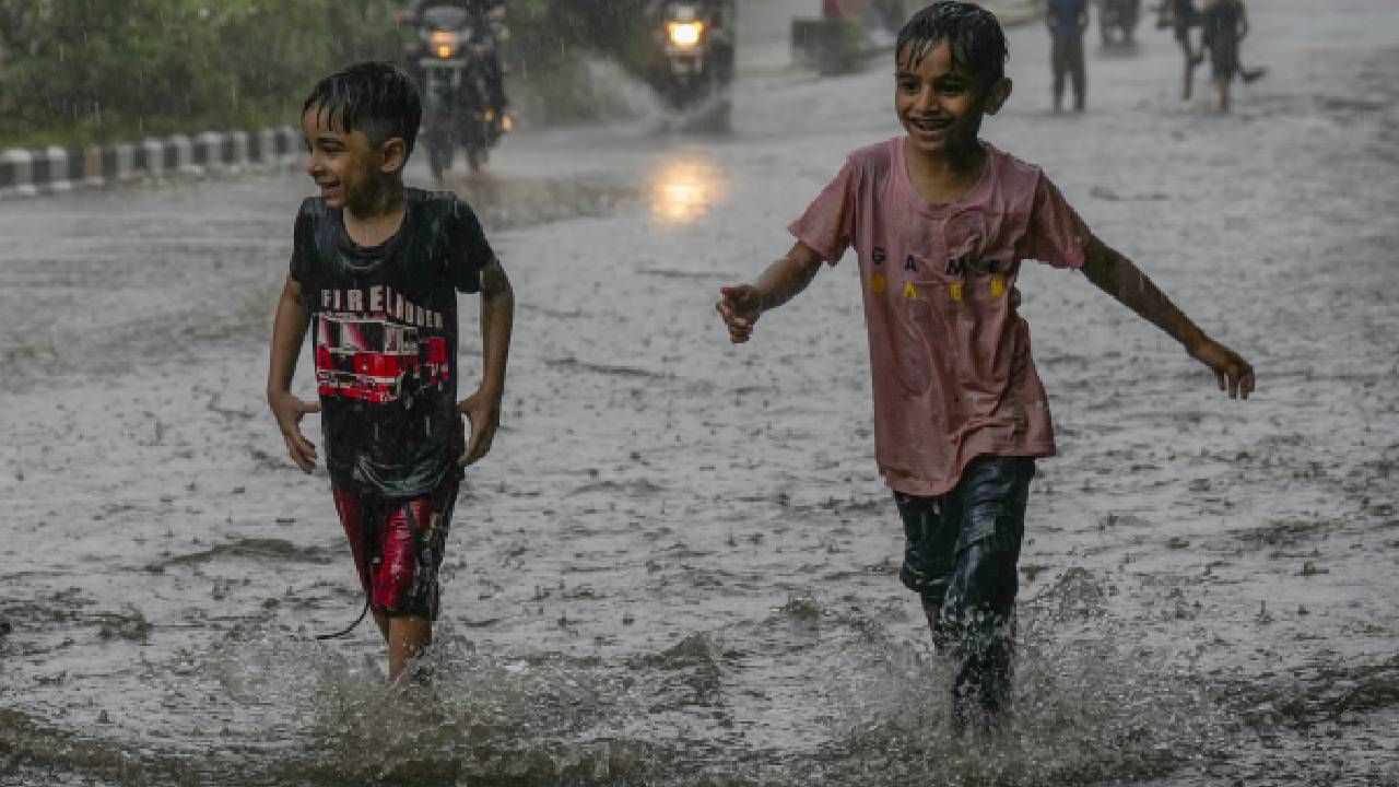 Karnataka Rains: ಕರ್ನಾಟಕದ ಕರಾವಳಿಯಲ್ಲಿ ಧಾರಾಕಾರ ಮಳೆ, ಯೆಲ್ಲೋ ಅಲರ್ಟ್​