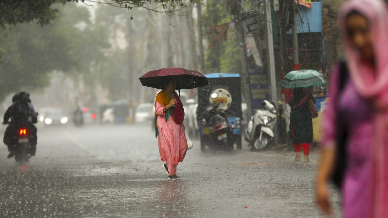 Karnataka Rains: ಕರ್ನಾಟಕದ 14ಕ್ಕೂ ಅಧಿಕ ಜಿಲ್ಲೆಗಳಲ್ಲಿ ಅಕ್ಟೋಬರ್​ 6ರವರೆಗೂ ಮಳೆ