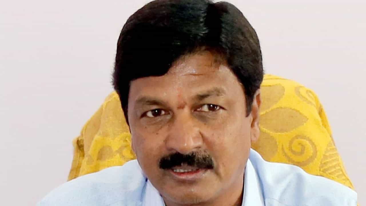 ವಿಜಯೇಂದ್ರ ಭ್ರಷ್ಟ, ಆತನ ನಾಯಕತ್ವಕ್ಕೆ ನನ್ನ ವಿರೋಧ; ಬಿಜೆಪಿ ರಾಜ್ಯಾಧ್ಯಕ್ಷರ ವಿರುದ್ಧವೇ ರಮೇಶ್ ಜಾರಕಿಹೊಳಿ ಕಿಡಿ ವಿಜಯೇಂದ್ರ ಭ್ರಷ್ಟ, ಆತನ ನಾಯಕತ್ವಕ್ಕೆ ನನ್ನ ವಿರೋಧ; ಬಿಜೆಪಿ ರಾಜ್ಯಾಧ್ಯಕ್ಷರ ವಿರುದ್ಧವೇ ರಮೇಶ್ ಜಾರಕಿಹೊಳಿ ಕಿಡಿ