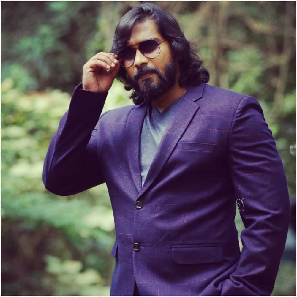 ಕಿಚ್ಚ ಸುದೀಪ್ ಜೊತೆ ಆಪ್ತತೆ ಹೊಂದಿರೋ ರಂಜಿತ್ ಕುಮಾರ್ ಕೂಡ ಬಿಗ್ ಬಾಸ್ ಮನೆಗೆ ಬರುತ್ತಿದ್ದಾರೆ. ಅವರು ಕೆಸಿಸಿಯಲ್ಲಿ ಸುದೀಪ್ ತಂಡದ ಜೊತೆಯೇ ಇದ್ದರು ಅನ್ನೋದು ವಿಶೇಷ.